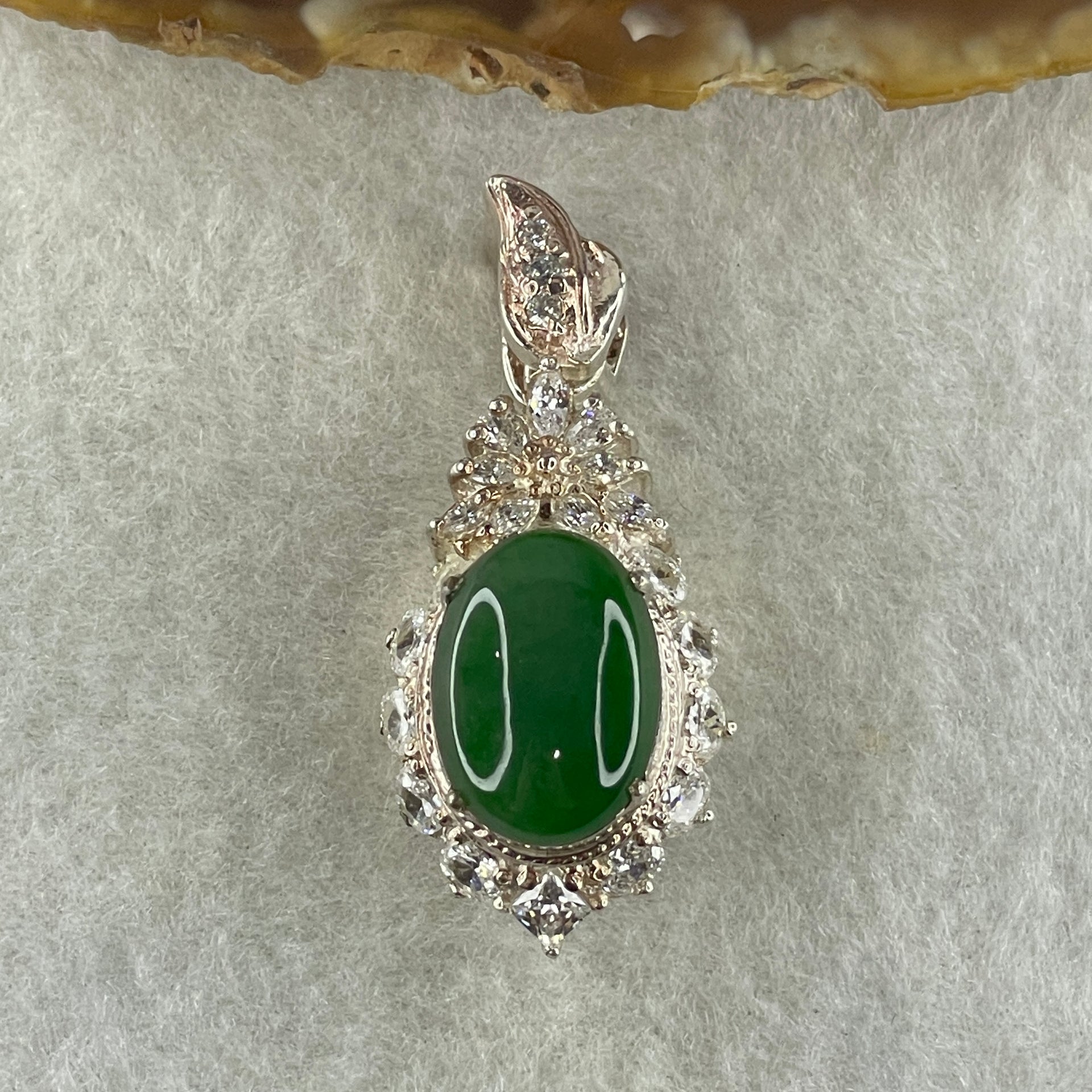 Type A Natural Old Mine Green Jadeite Cabochon 15.6 by 11.3 by 4.0m Stone for Setting 17.72g (On Silver Pendant Mold) - Huangs Jadeite and Jewelry Pte Ltd