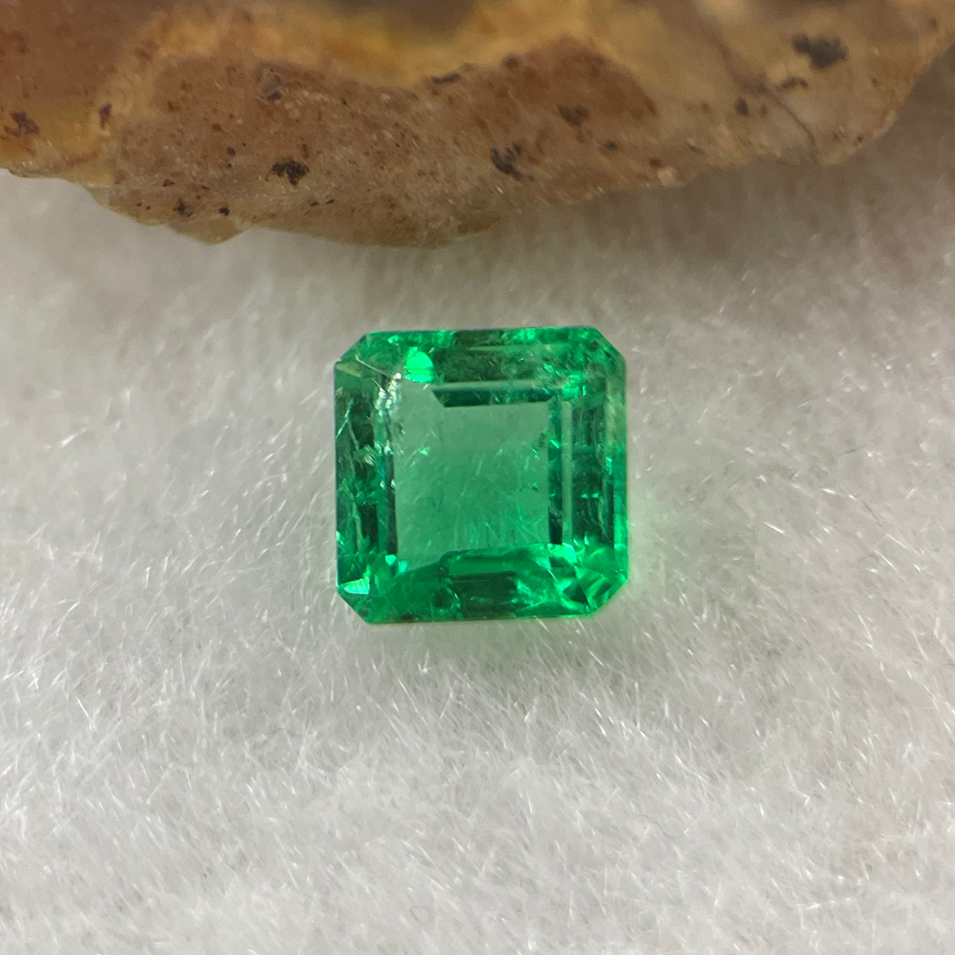Natural Colombia Green Emerald (Beryl) Cut-Cornered Rectangular step cut 0.69ct 5.5 by 5.3 by 3.0mm - Huangs Jadeite and Jewelry Pte Ltd