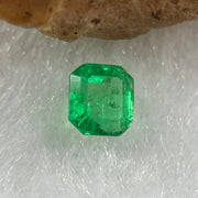 Natural Colombia Vivid Green Emerald (Beryl) Cut-Cornered Rectangular Step cut 0.48ct 4.9 by 4.5 by 3.0mm - Huangs Jadeite and Jewelry Pte Ltd