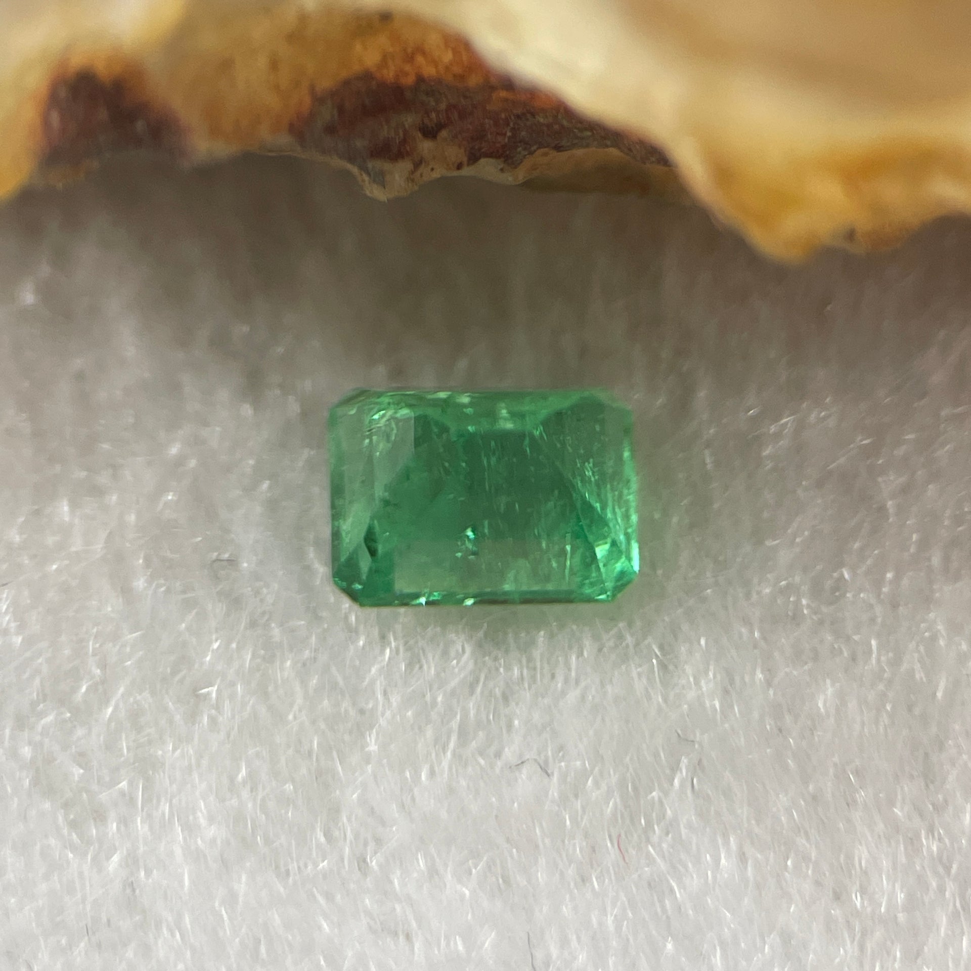 Natural Colombia Green Emerald (Beryl) Cut-Cornered Rectangular step cut 0.70cts 5.7 by 4.4 by 3.8mm - Huangs Jadeite and Jewelry Pte Ltd