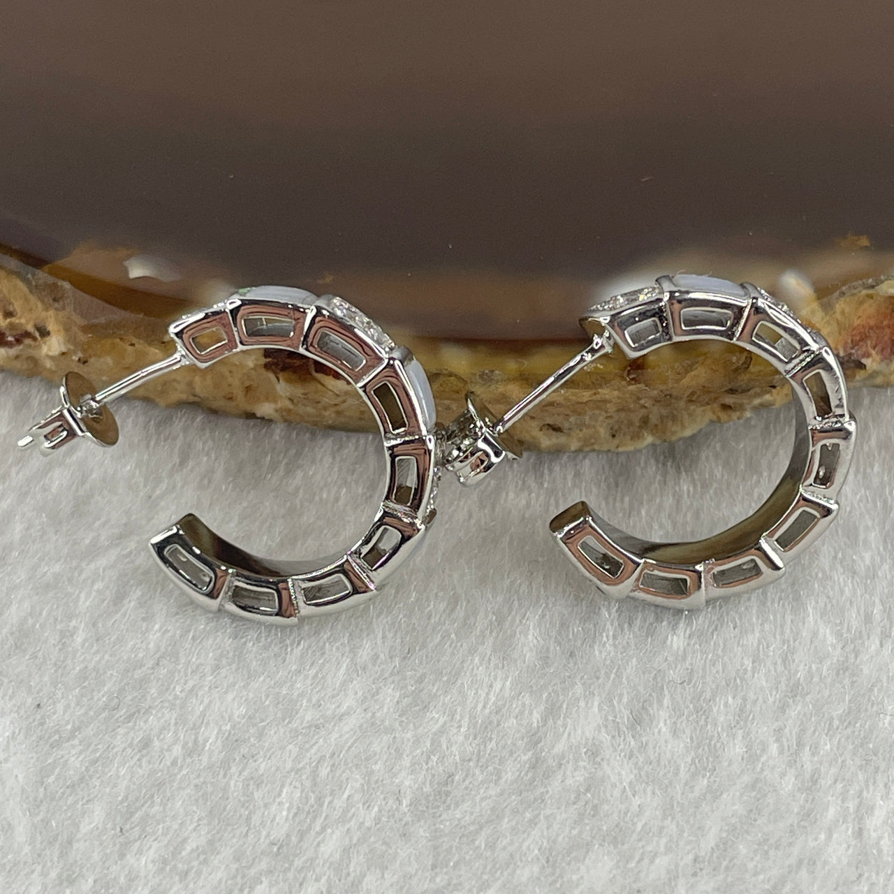 0.3Ct Colourless Round Brilliant Diameter 4.0mm VVS1 Excellent Cut Moissanite Excellent Polish Excellent Symmetry None Florescence in S925 Sliver Serpenti Vipe Earring GRA 883912915