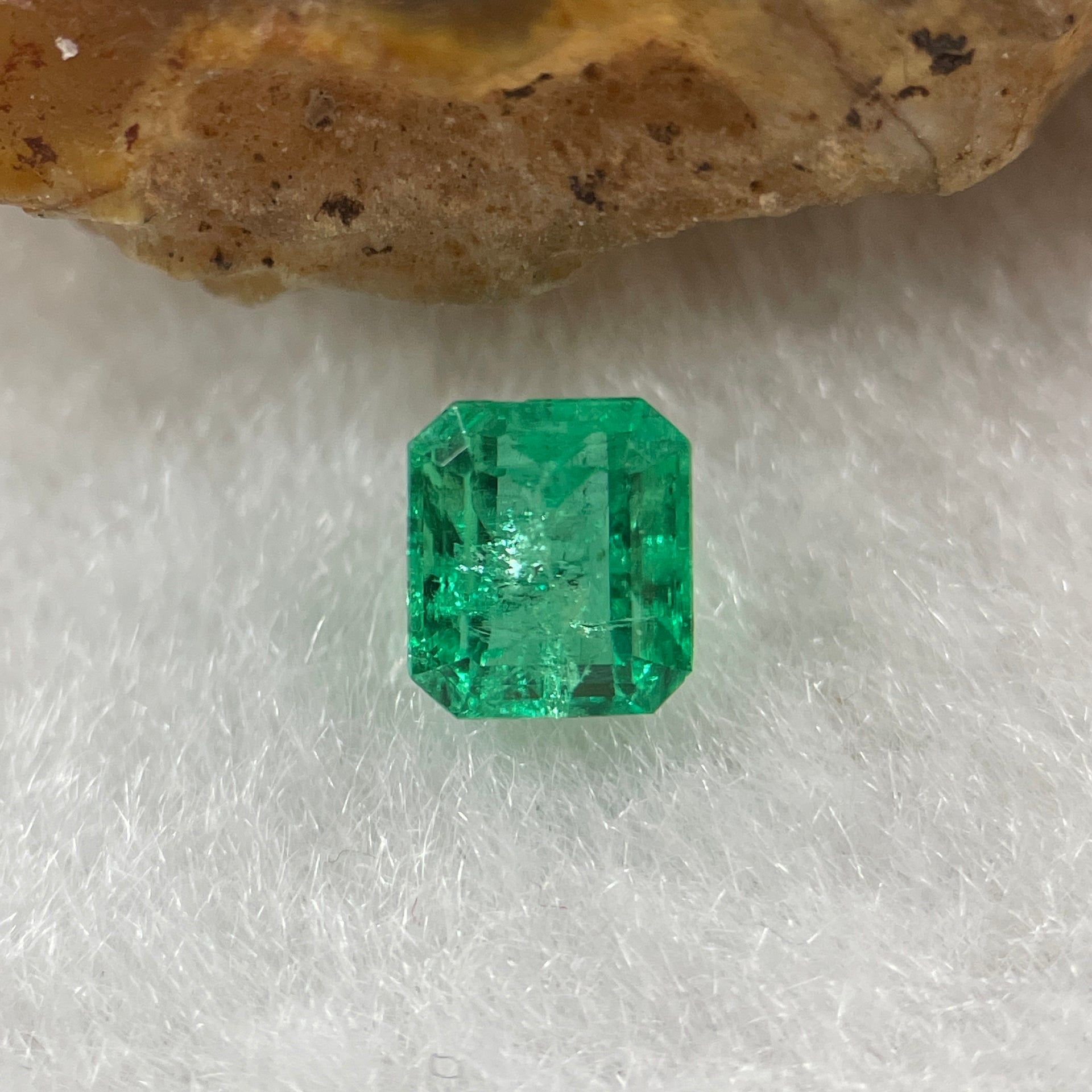 Natural Colombia Green Emerald (Beryl) Cut-Cornered Rectangular step cut 0.64ct 4.9 by 4.7 by 3.7mm - Huangs Jadeite and Jewelry Pte Ltd
