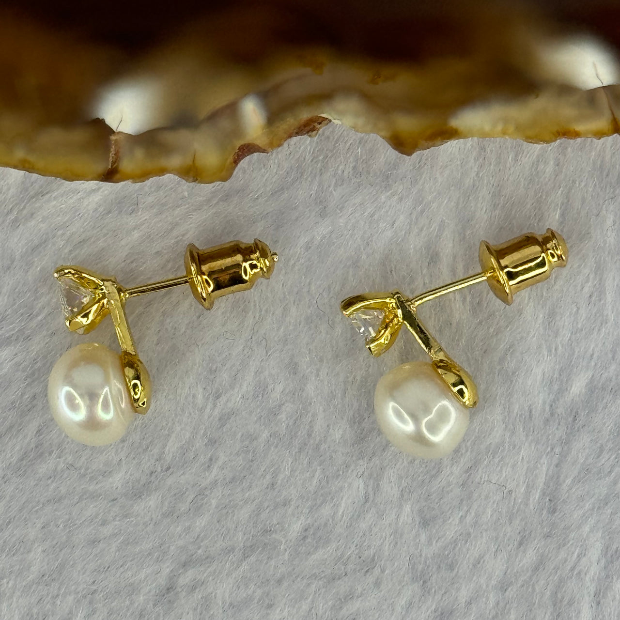 Natural Pearl and Crystal in Sliver Gold Color Earrings 2.33g 7.5mm - Huangs Jadeite and Jewelry Pte Ltd