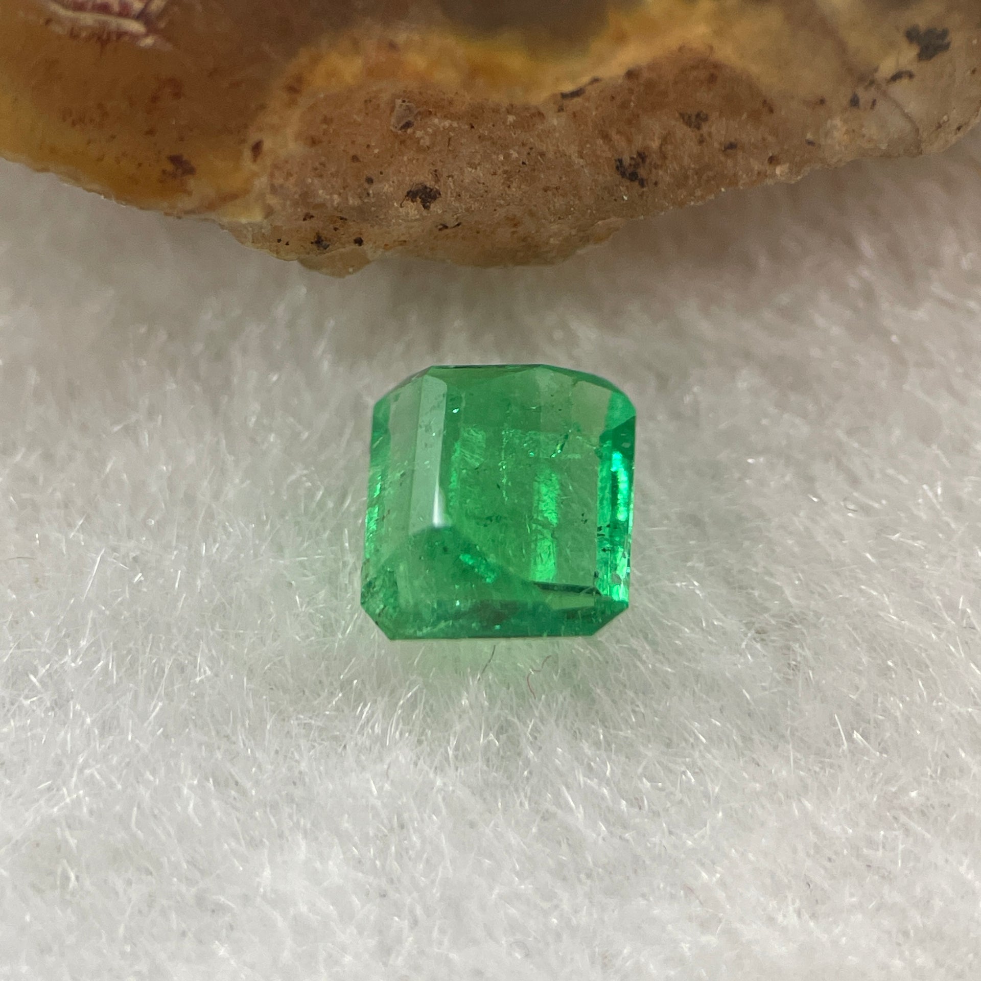 Natural Colombia Green Emerald (Beryl) Cut-Cornered Rectangular step cut 0.63ct 5.3 by 4.7 by 3.7mm - Huangs Jadeite and Jewelry Pte Ltd
