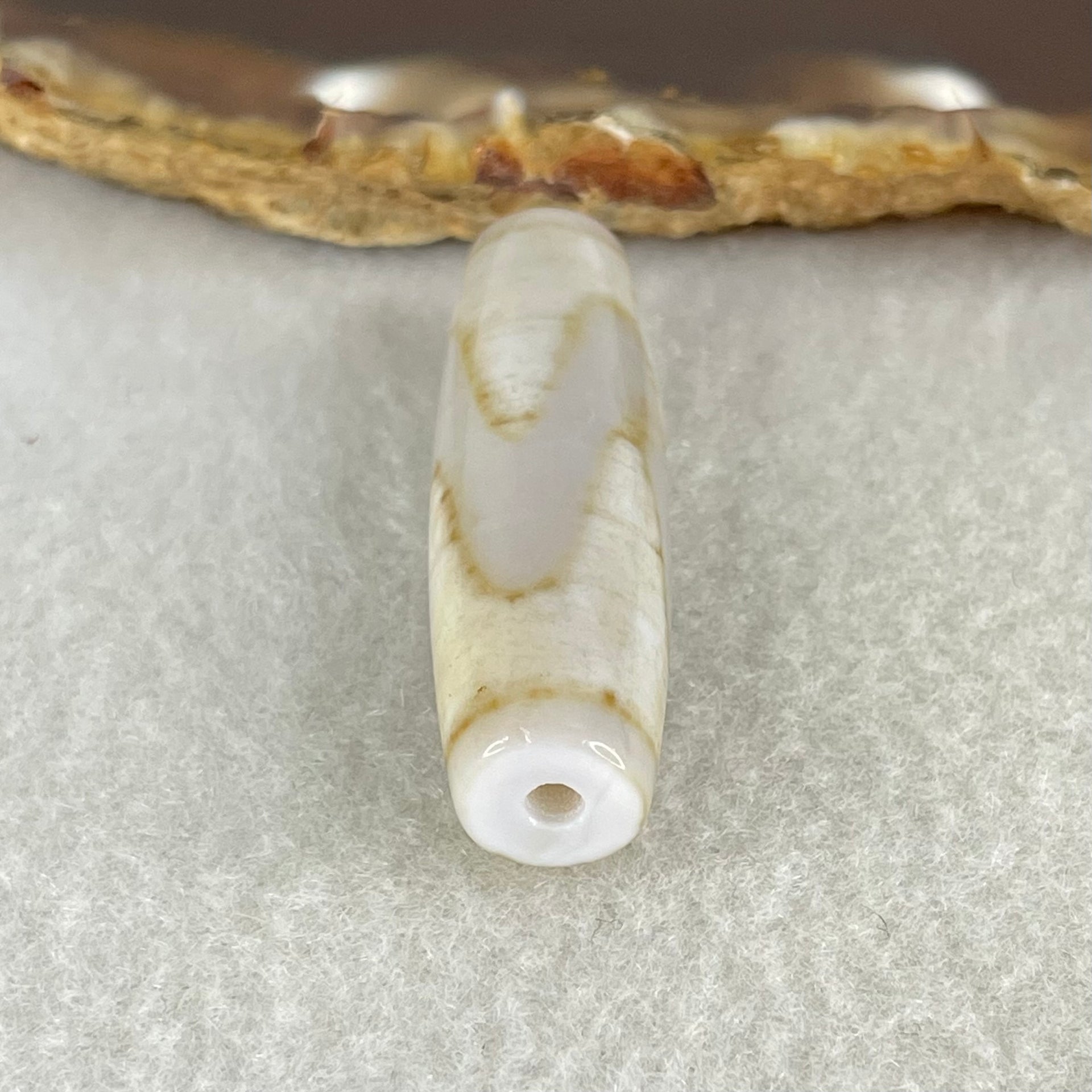 Natural Powerful Tibetan Old Oily White Agate Tiger Tooth Daluo Dzi Bead Heavenly Master (Tian Zhu) 9.21g 39.3 by 12.0mm - Huangs Jadeite and Jewelry Pte Ltd