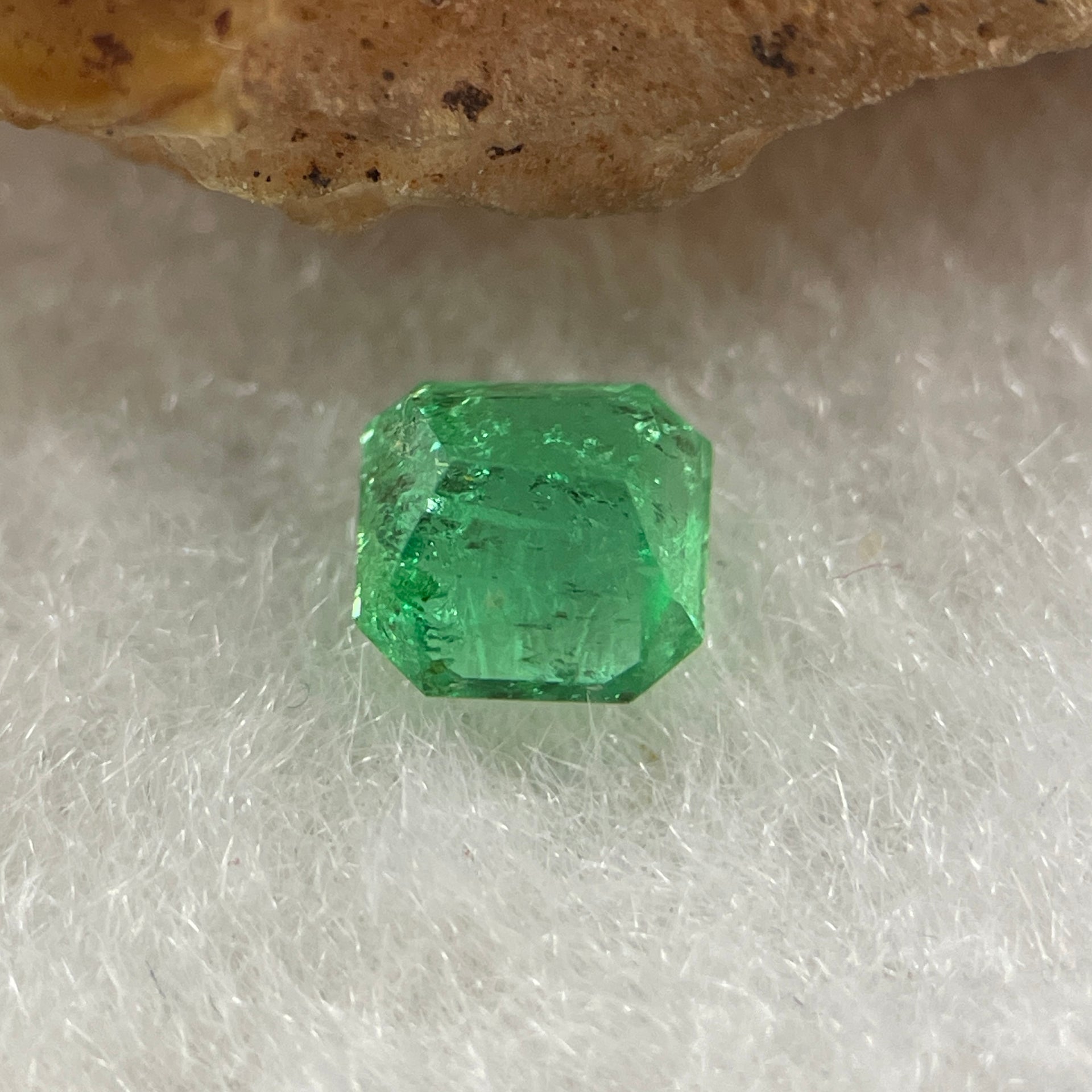 Natural Colombia Vivid Green Emerald (Beryl) Cut-Cornered Square Step cut 0.43ct 4.7 by 4.7  by 2.8mm - Huangs Jadeite and Jewelry Pte Ltd