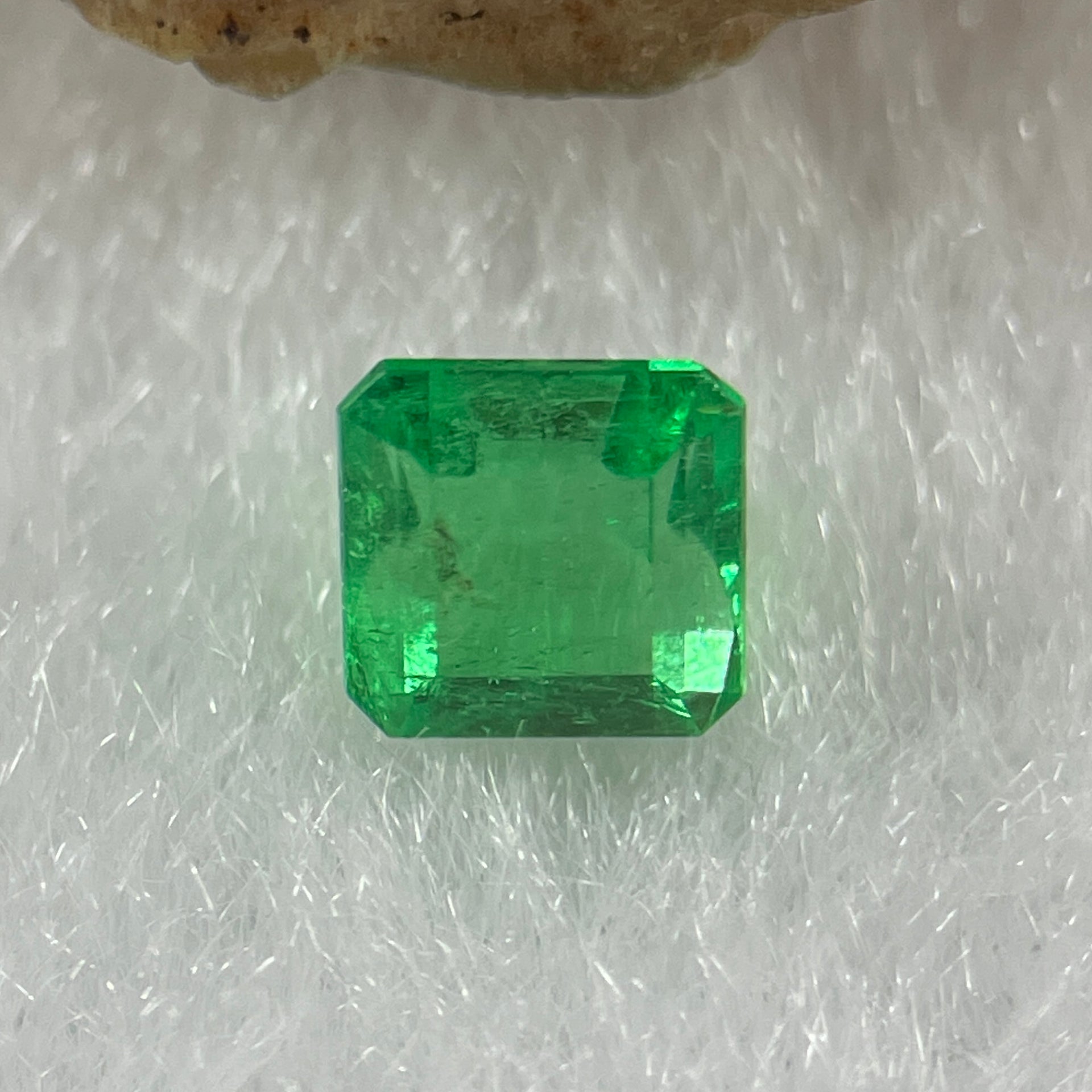 Natural Colombia Vivid Green Emerald (Beryl) Cut-Cornered Square Step cut 0.48ct 4.4 by 4.4 by 3.3mm - Huangs Jadeite and Jewelry Pte Ltd