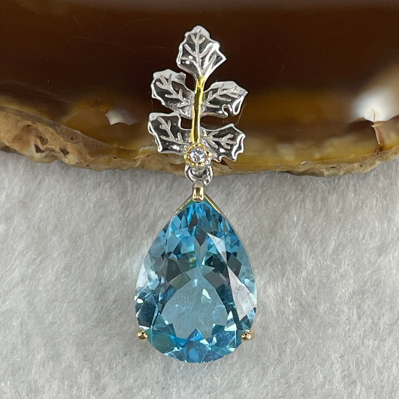 Certified Natural Blue Topaz Faceted Tear Drop Pendant in S925 Sliver with Leaf Charm 4.20g 15.4 by 12.1 by 7.5mm