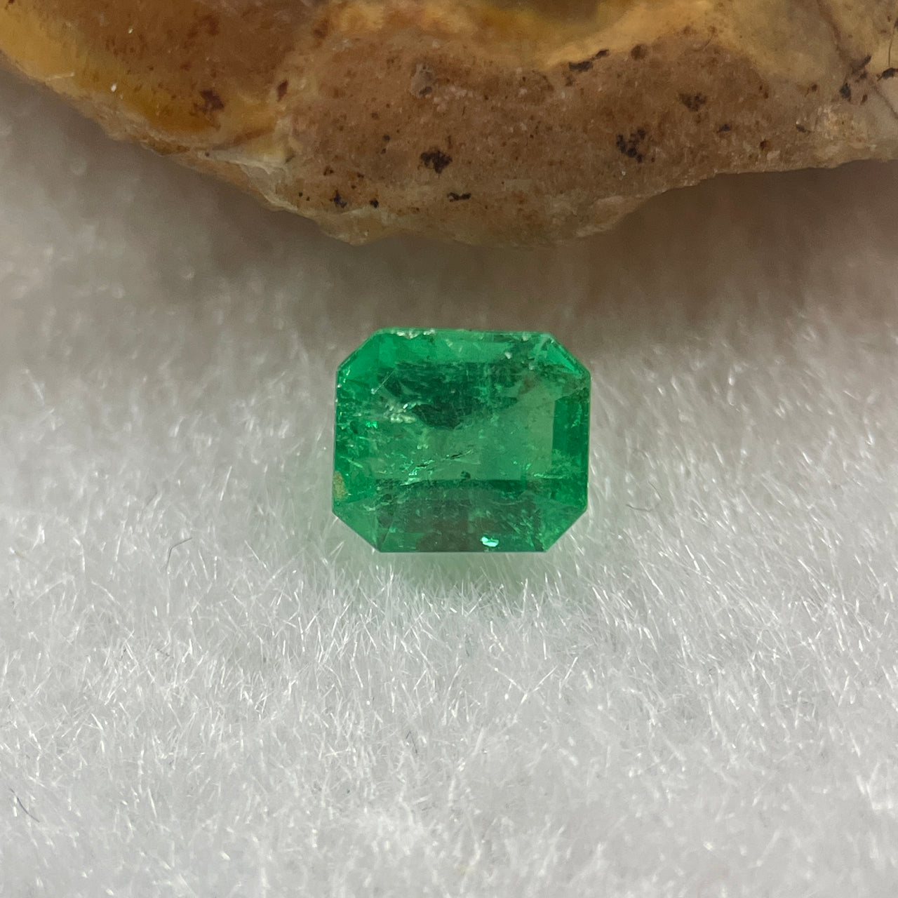 Natural Colombia Green Emerald (Beryl) Cut-Cornered Rectangular step cut 0.66ct 5.5 by 5.2 by 3.0mm - Huangs Jadeite and Jewelry Pte Ltd