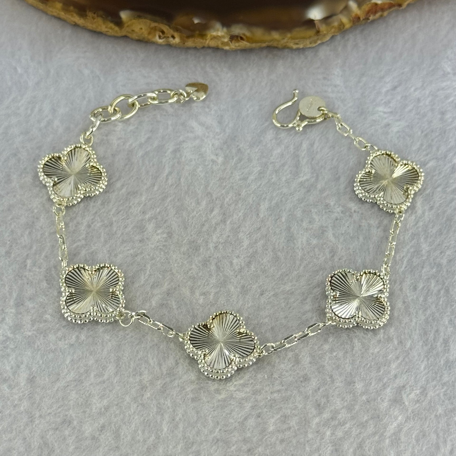 S9999 Sliver Clover Bracelet 13.37g 13.1 by 3.0mm 5pcs - Huangs Jadeite and Jewelry Pte Ltd