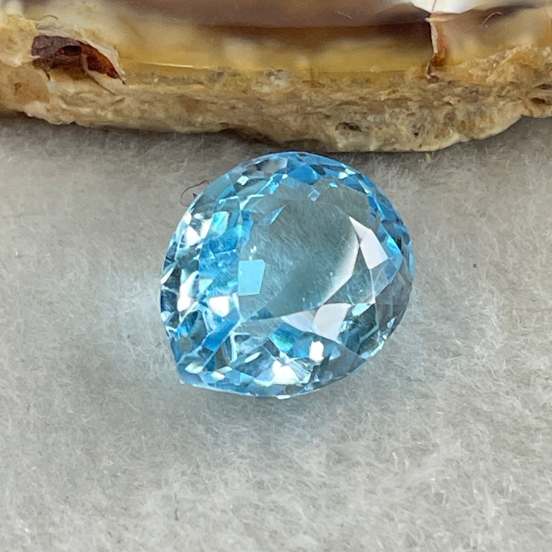 Natural Sky Blue Topaz Oval Shape 9.98ct 14.9 by 11.2 by 7.3mm - Huangs Jadeite and Jewelry Pte Ltd