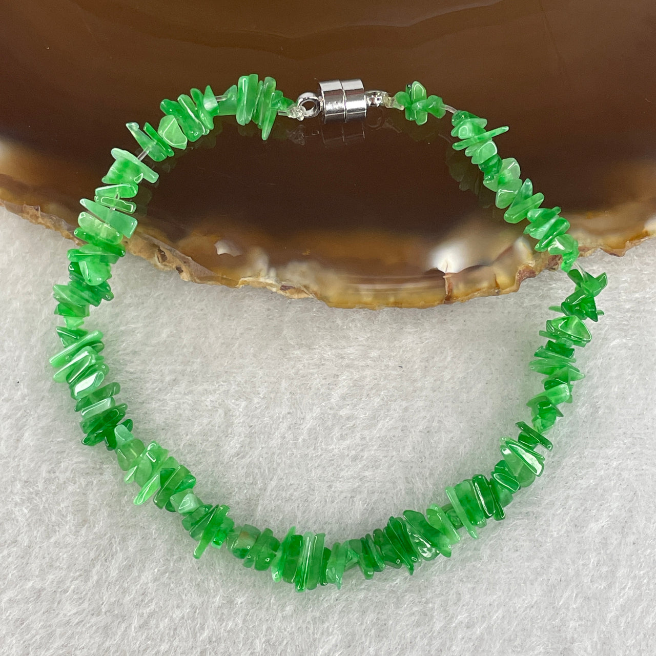 Certified Type A Full Spicy Green Jadeite Fragment Bracelet | 6.3mm Natural Chips with Magnetic Clasp (4.93g, 16.5cm)