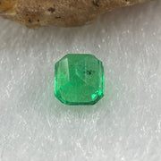 Natural Colombia Vivid Green Emerald (Beryl) Cut-Cornered Rectangular Step cut 0.48ct 4.9 by 4.5 by 3.0mm - Huangs Jadeite and Jewelry Pte Ltd
