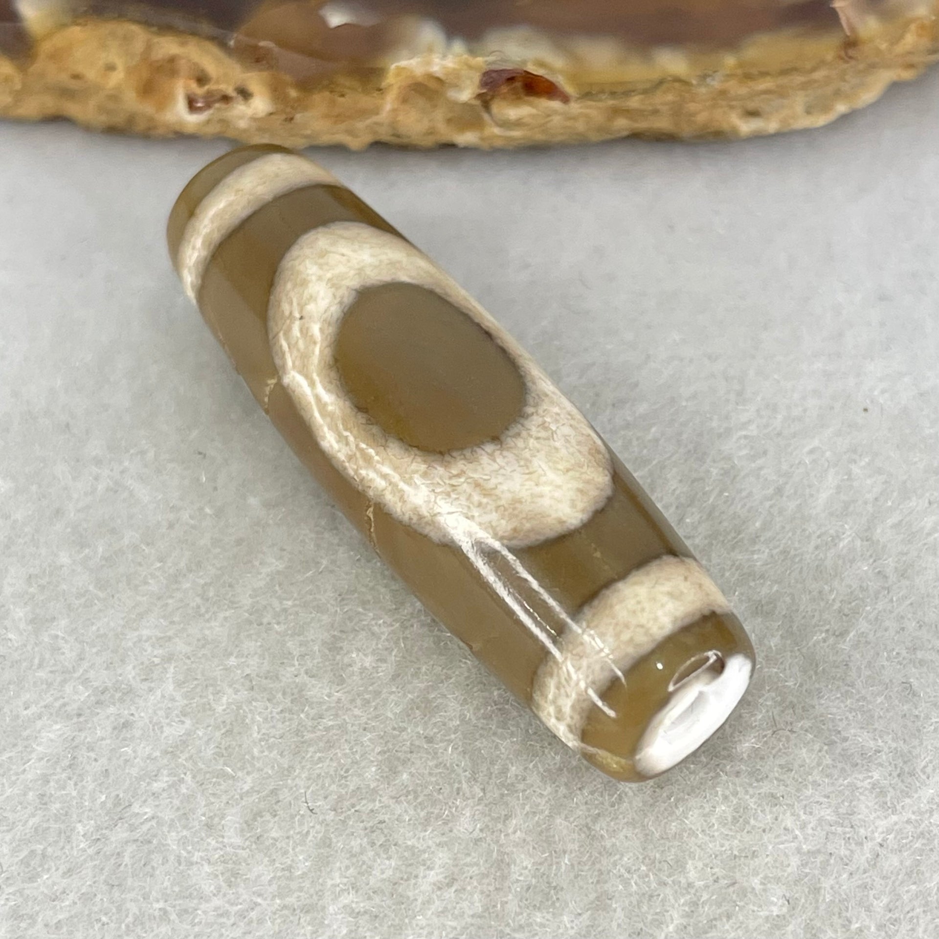 Natural Powerful Tibetan Old Oily Agate Sky Door Serenity 1 Eye Dzi Bead Heavenly Master (Tian Zhu) 一眼天诛 8.74g 39.3 by 11.9mm - Huangs Jadeite and Jewelry Pte Ltd