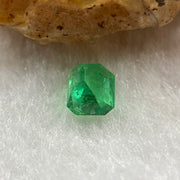 Natural Colombia Green Emerald (Beryl) Cut-Cornered Rectangular step cut 0.68ct 5.6 by 4.8 by 3.6mm - Huangs Jadeite and Jewelry Pte Ltd