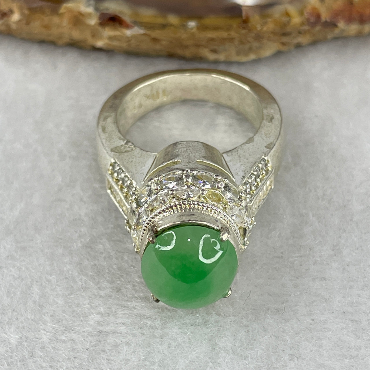 Natural Type A Semi Icy Apple Green Jadeite Cabochon Mold Ring | Untreated Ping Guo Lǜ Ban Bing Fei Cui Oval Ring (14.85g | 11.8 x 10.6 x 6.0mm | US 8.6 / HK 19)
