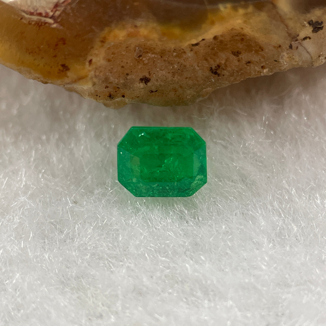 Natural Colombia Green Emerald (Beryl) Cut-Cornered Rectangular step cut 0.58ct 5.2 by 4 - Huangs Jadeite and Jewelry Pte Ltd