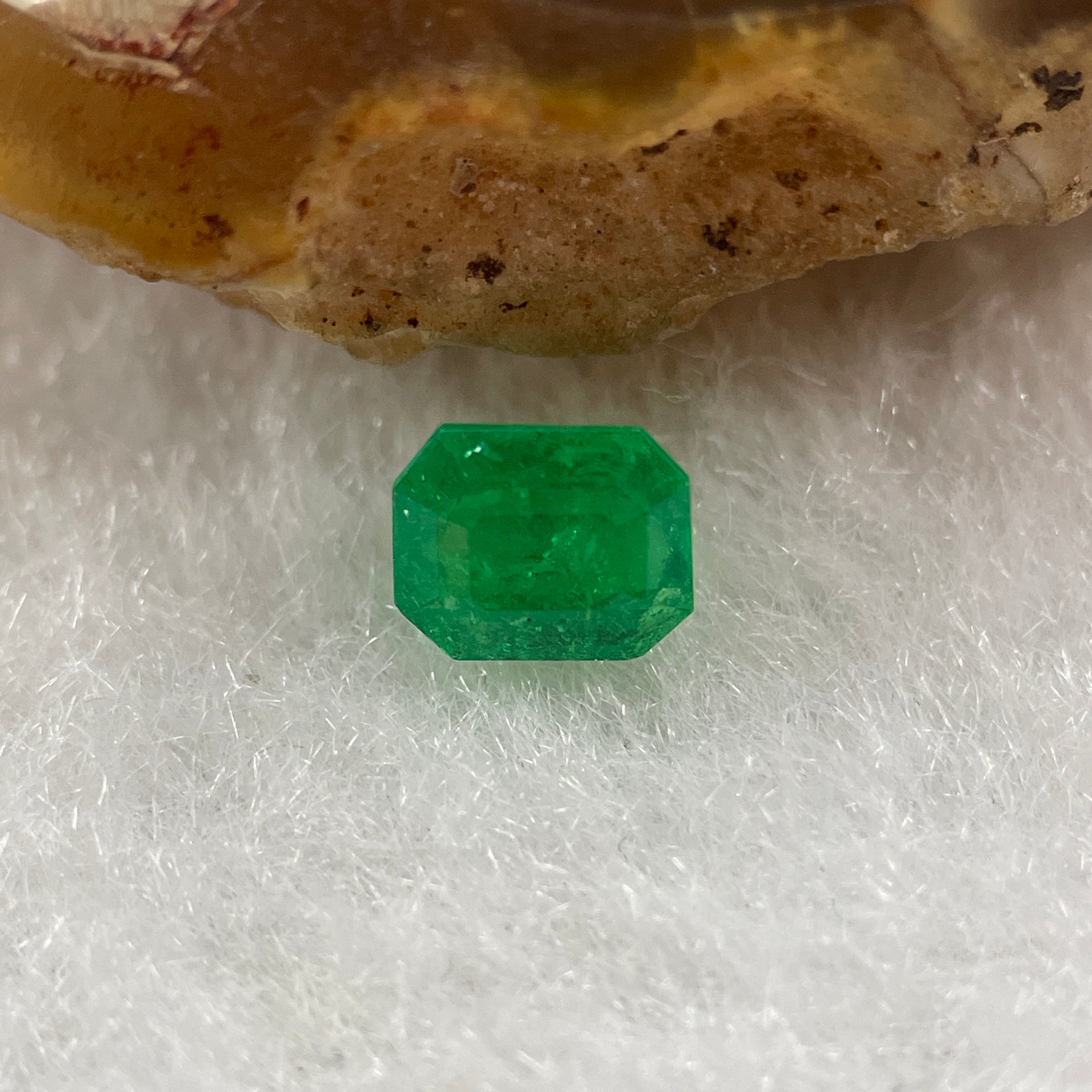 Natural Colombia Green Emerald (Beryl) Cut-Cornered Rectangular step cut 0.58ct 5.2 by 4 - Huangs Jadeite and Jewelry Pte Ltd