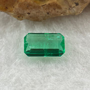 Natural Colombia Vivid Green Emerald (Beryl) Cut-Cornered Rectangular Step cut 0.93ct 8.4 by 5.5 by 2.3mm - Huangs Jadeite and Jewelry Pte Ltd