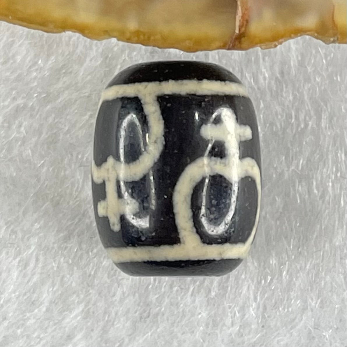 Natural Powerful Tibetan Old Oily Agate Four Nectar Vessel Dzi Bead Heavenly Master (Tian Zhu) 四花蜜容器天珠 2.72g 13.8 by 11.1mm - Huangs Jadeite and Jewelry Pte Ltd
