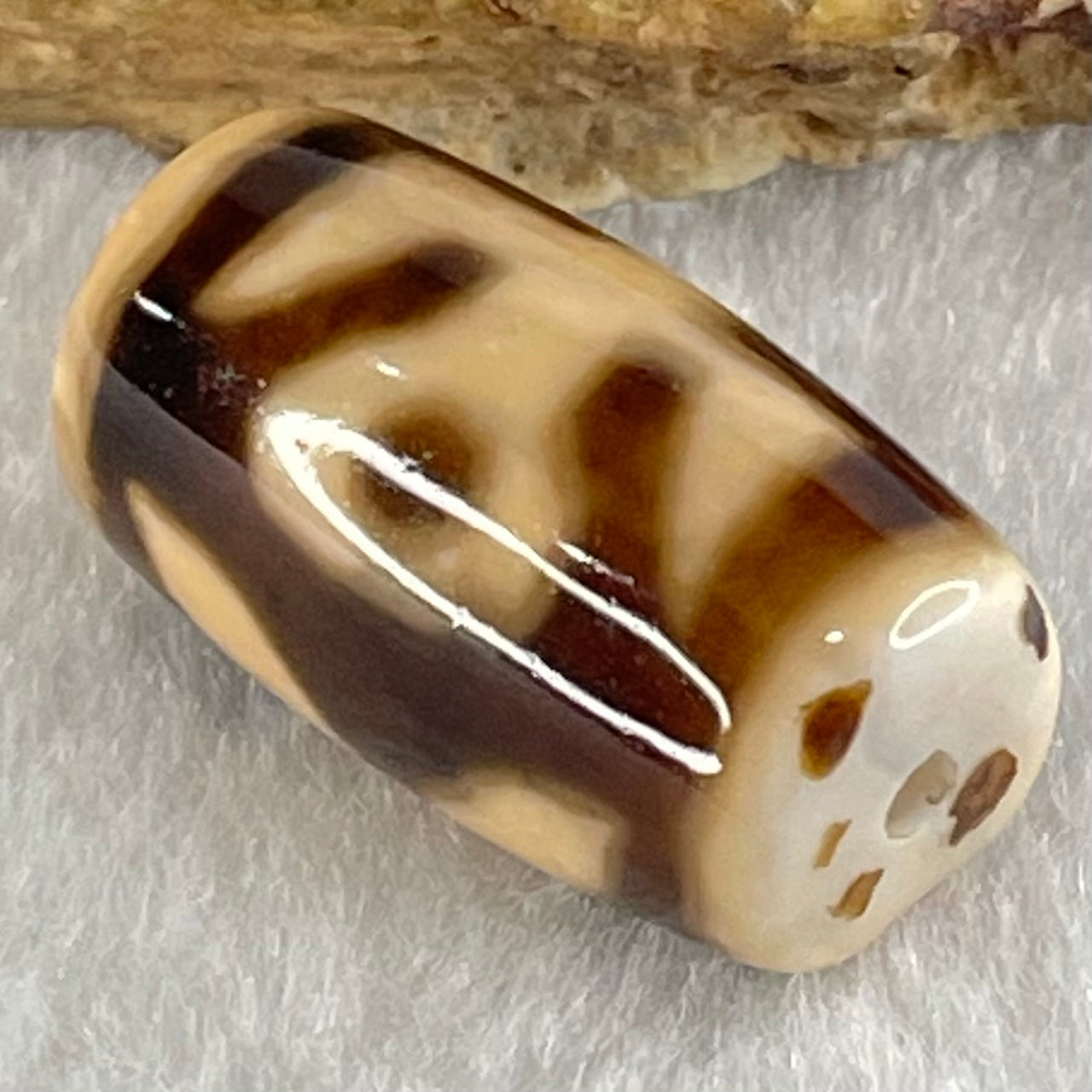 Natural Powerful Tibetan Old Oily Agate Patina Guiren Tairen Human Dzi Bead Totem Amulet Heavenly Master (Tian Zhu) 贵人天诛 4.86g 20.5 by 11.7mm - Huangs Jadeite and Jewelry Pte Ltd