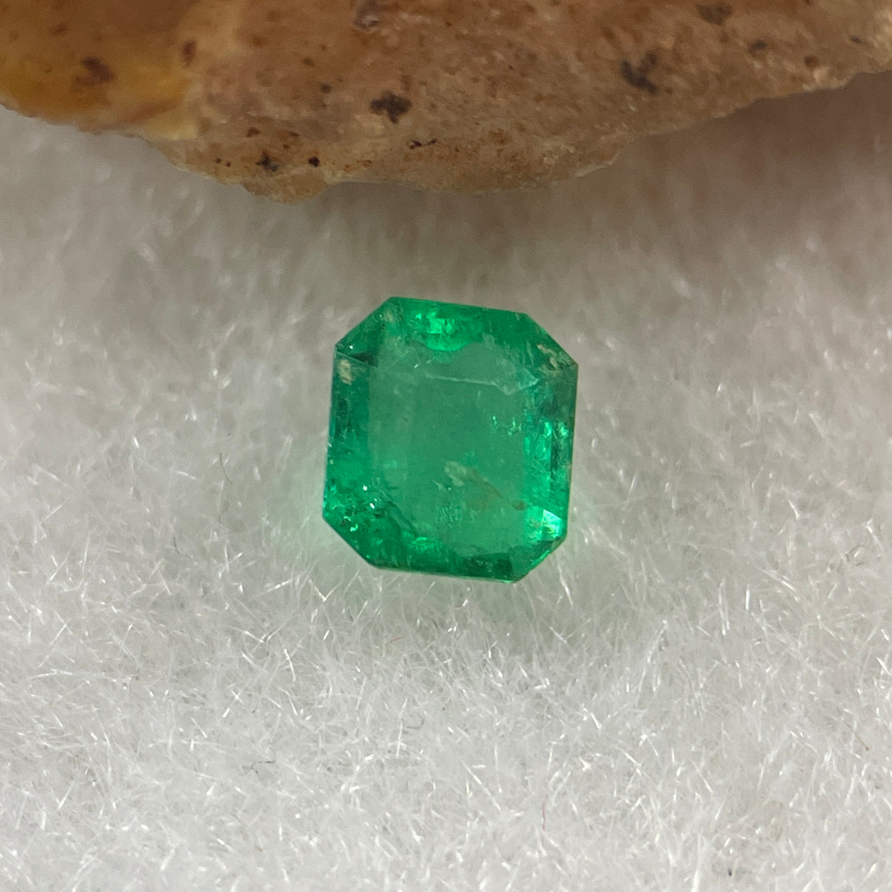 Natural Colombia Vivid Green Emerald (Beryl) Cut-Cornered Square Step cut 0.42ct 4.2 by 4.1 by 3.1mm - Huangs Jadeite and Jewelry Pte Ltd