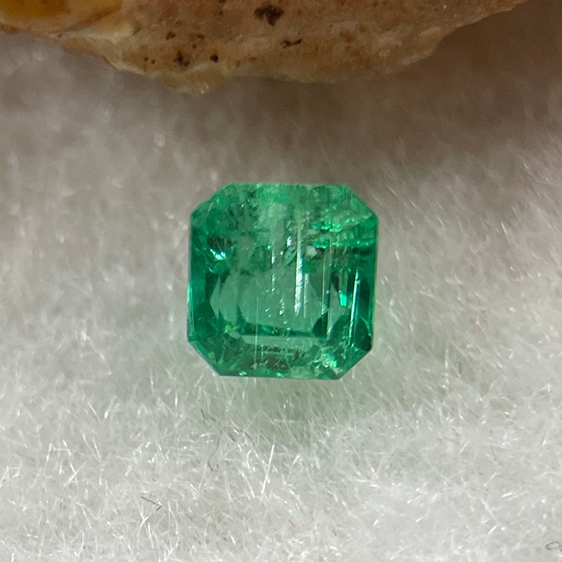 Natural Colombia Vivid Green Emerald (Beryl) Cut-Cornered Square Step cut 0.47ct 4.4 by 4.2 by 3.5mm - Huangs Jadeite and Jewelry Pte Ltd