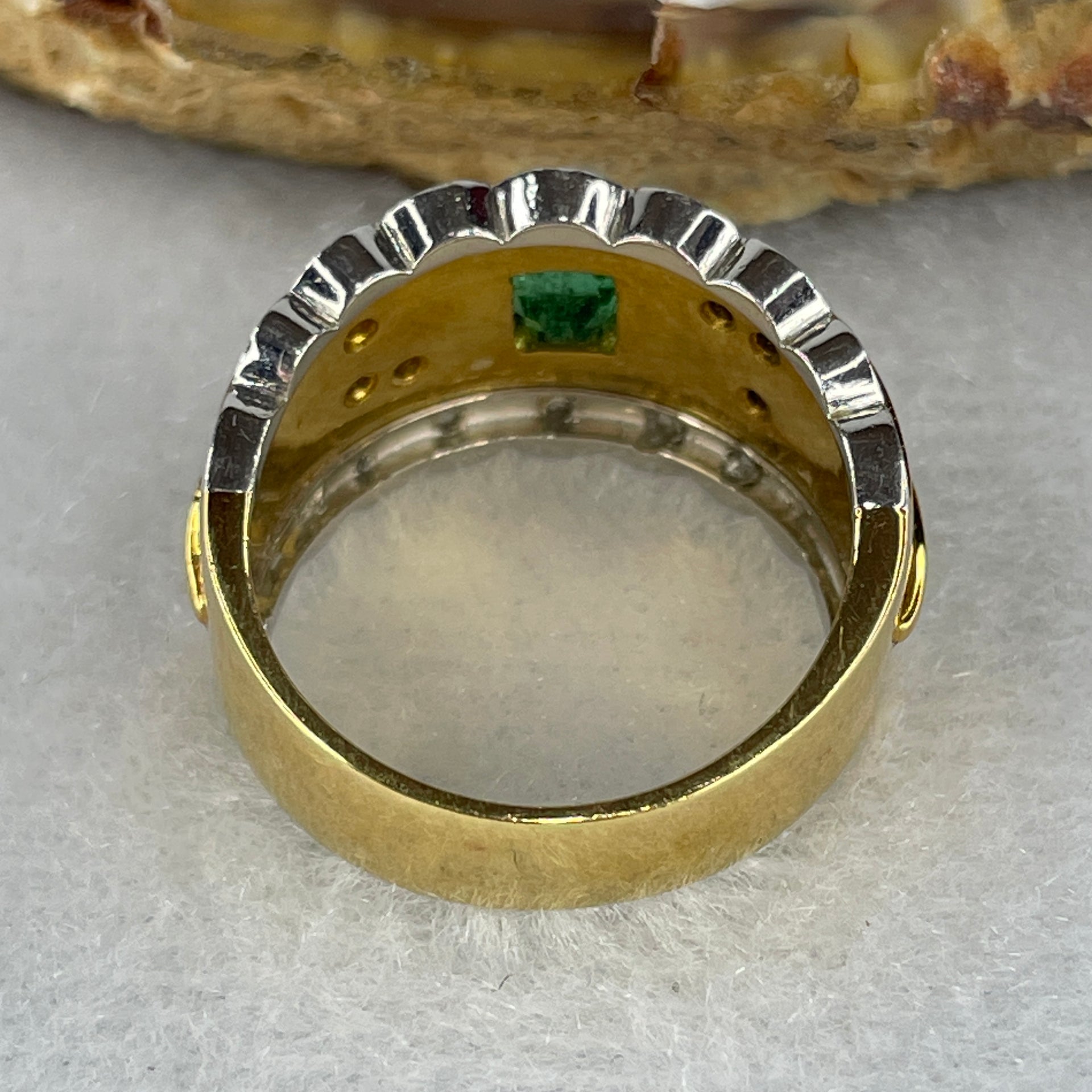 Natural Emerald Approx. 4.0 by 4.0 by 3.0mm with Natural Diamonds in Platinum PT900 and 18K Yellow Gold Ring Total Weight 9.80g US6.25 HK13.5 - Huangs Jadeite and Jewelry Pte Ltd