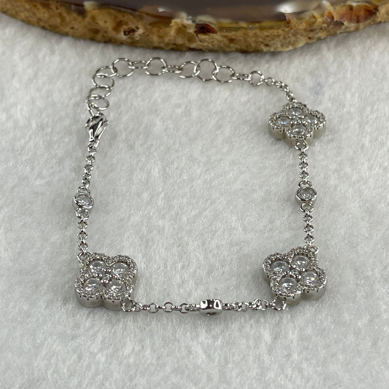 0.3Ct Colourless Round Brilliant Diameter 4.0mm VVS1 Excellent Cut Moissanite Excellent Polish Excellent Symmetry None Florescence in S925 Sliver 4 Leafs Clover Bracelet 13-18cm