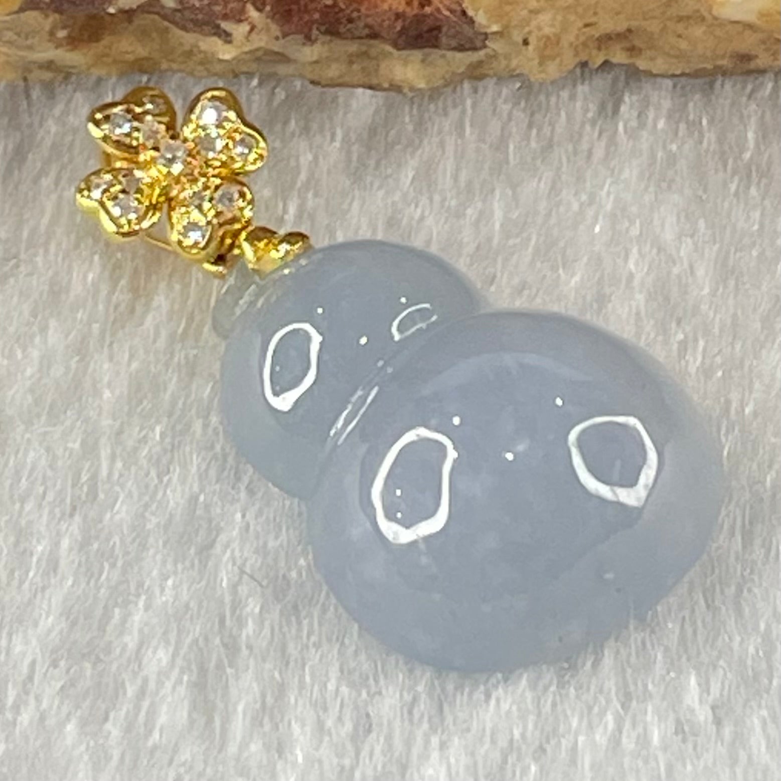 Type A Semi Icy Deep Lavender Jadeite Hulu and Diamonds in 18K AU750 Yellow Gold Four Leaf Clover Pendant 2.19g 15.8 by 11.9 by 6.2mm - Huangs Jadeite and Jewelry Pte Ltd