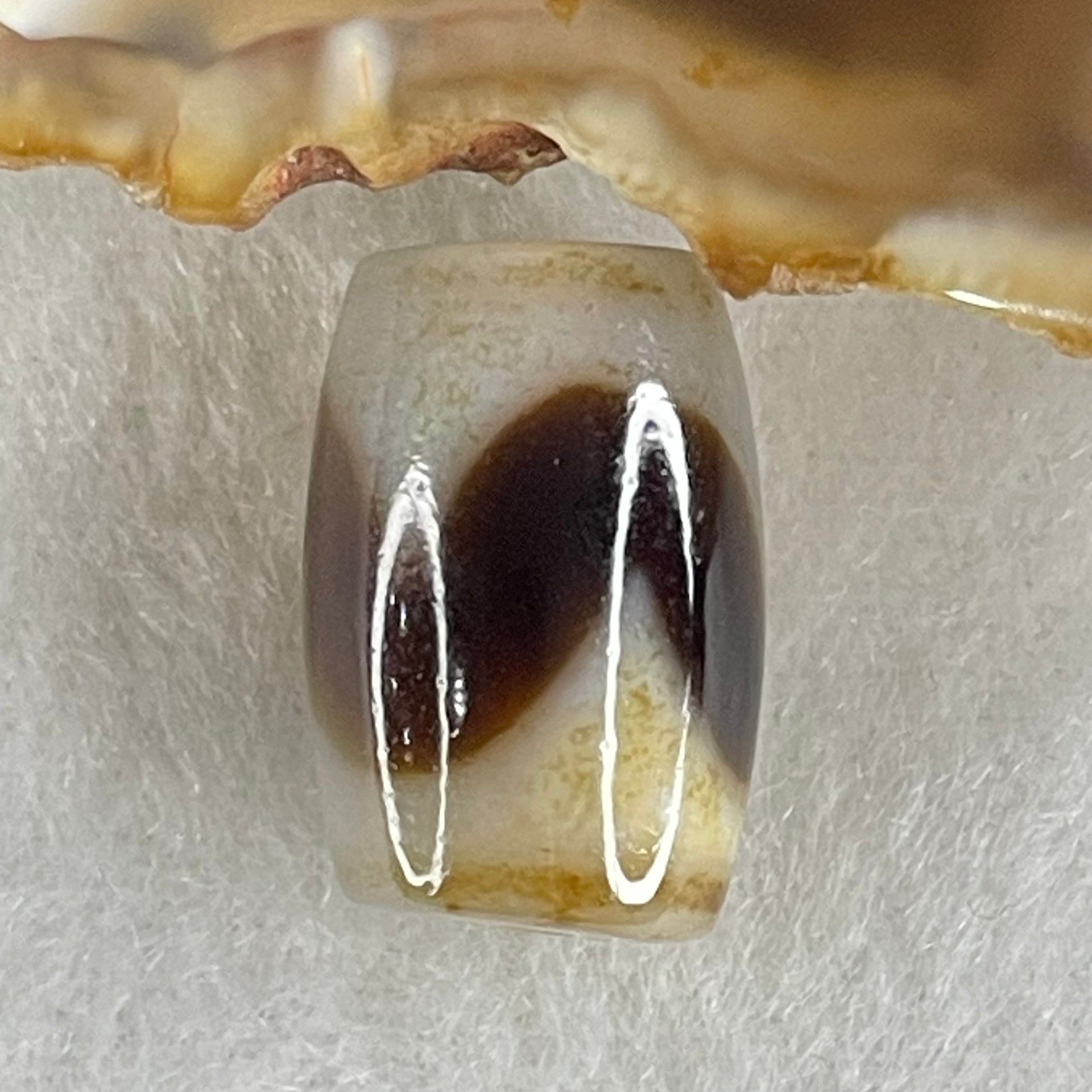 Natural Powerful Tibetan Old Oily Agate Tiger Tooth Daluo Dzi Bead Heavenly Master (Tian Zhu) 虎呀天诛 4.90g 18.7 by 12.4mm - Huangs Jadeite and Jewelry Pte Ltd