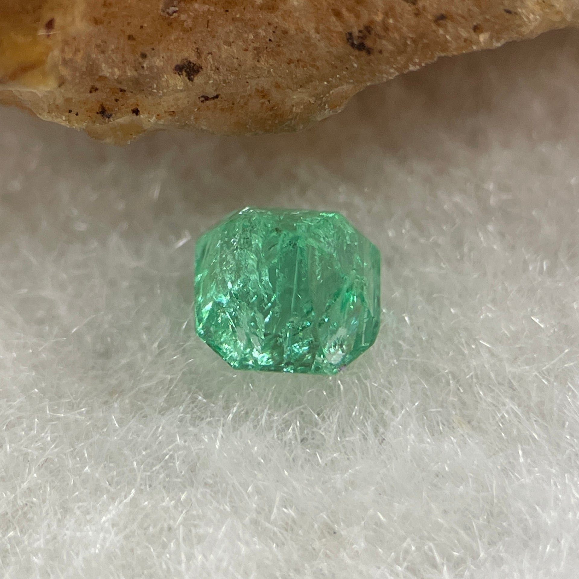 Natural Colombia Vivid Green Emerald (Beryl) Cut-Cornered Square Step cut 0.41ct 4.5 by 4.3 by 3.2mm - Huangs Jadeite and Jewelry Pte Ltd