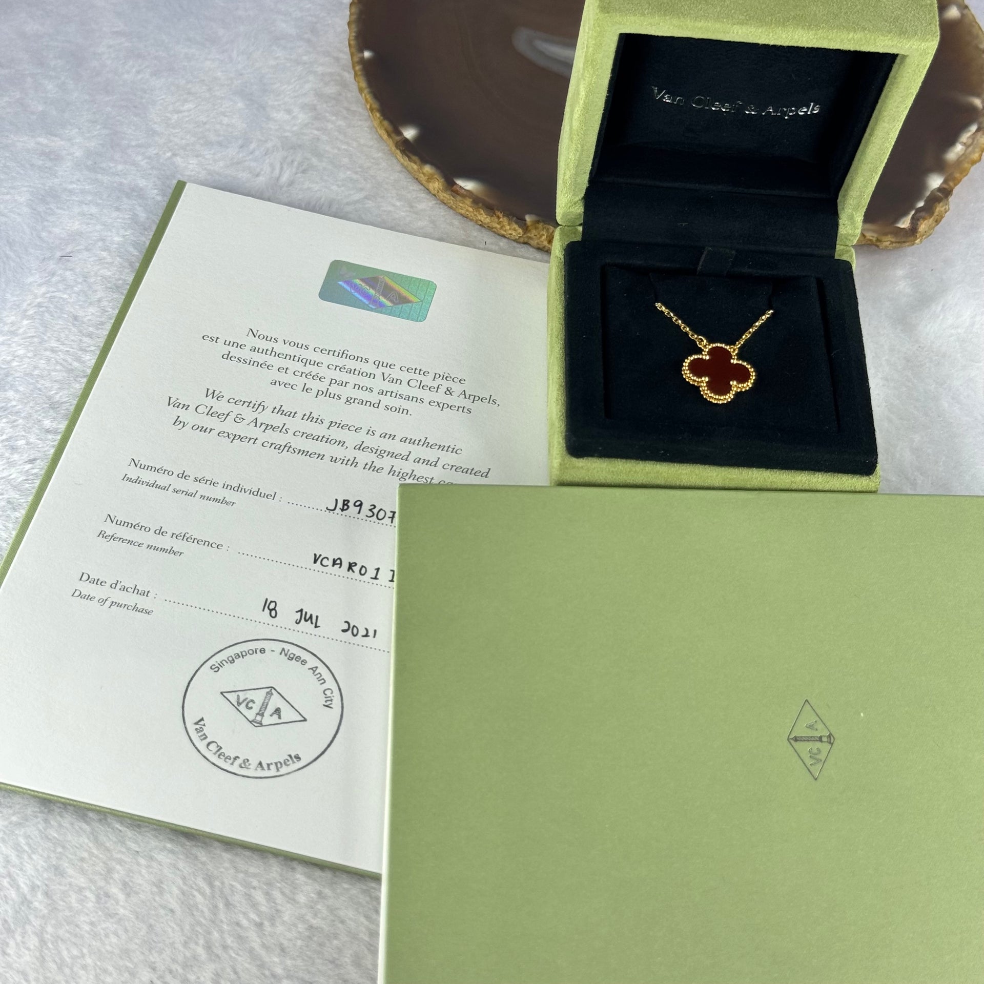 (Pre-Love) Van Cleef & Arpels VCA Vintage Alhambra Pendant Necklace 18K yellow gold Carnelian 5.46g 42cm - Huangs Jadeite and Jewelry Pte Ltd