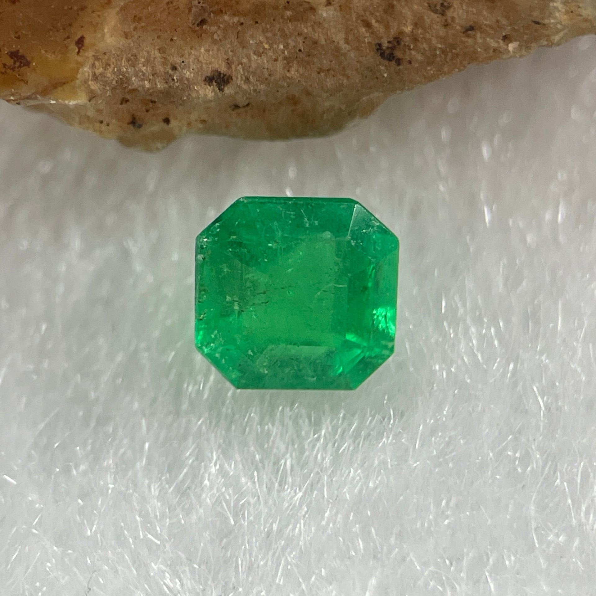 Natural Colombia Vivid Green Emerald (Beryl) Cut-Cornered Square Step cut 0.48ct 4.8 by 4.7 by 3.3mm - Huangs Jadeite and Jewelry Pte Ltd