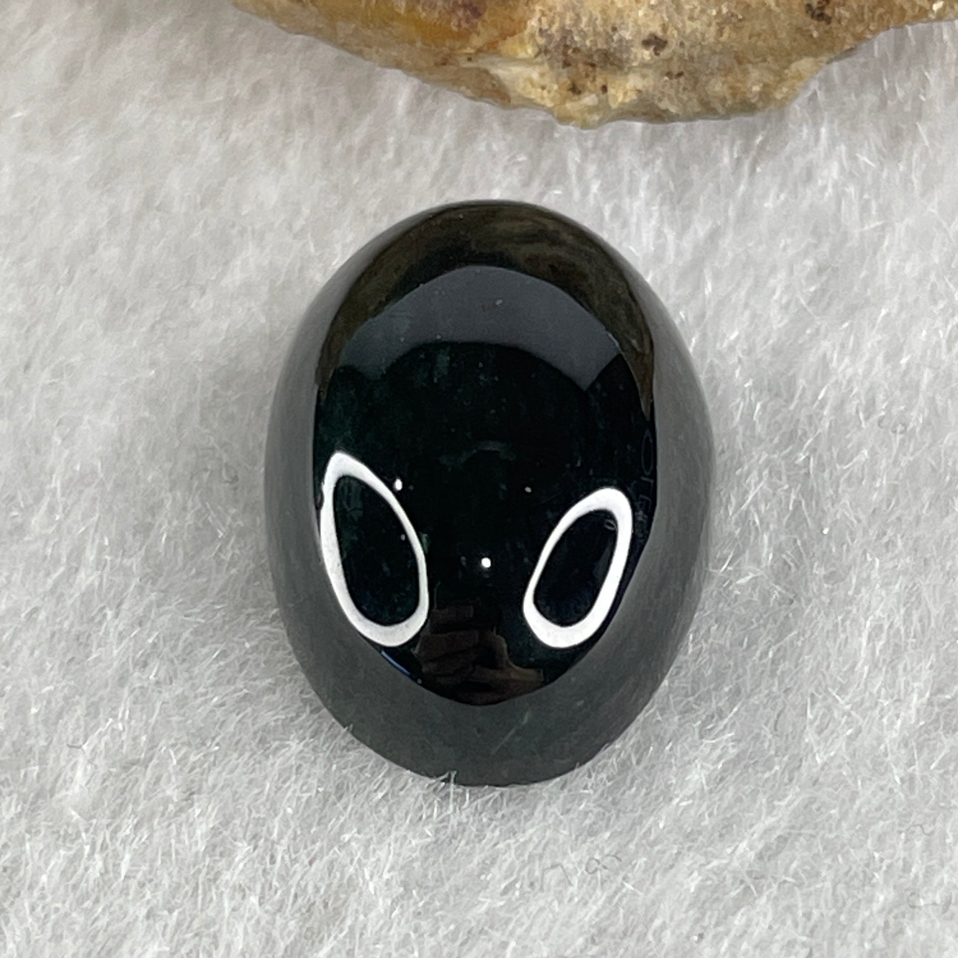 Type A Translucent Black Omphacite Jadeite Round Cabouchon Stone For Setting 2.08g 15.6 by 10.9 by 6.1mm - Huangs Jadeite and Jewelry Pte Ltd