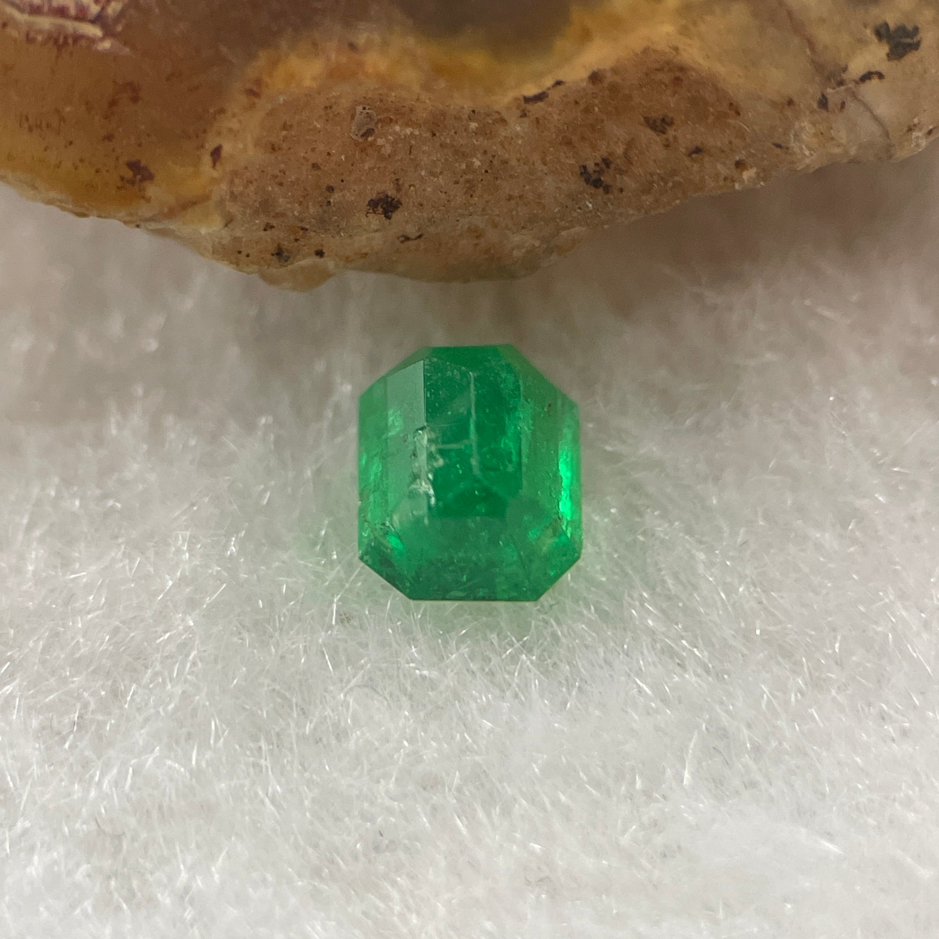 Natural Colombia Green Emerald (Beryl) Cut-Cornered Rectangular step cut 0.58ct 5.2 by 4 - Huangs Jadeite and Jewelry Pte Ltd