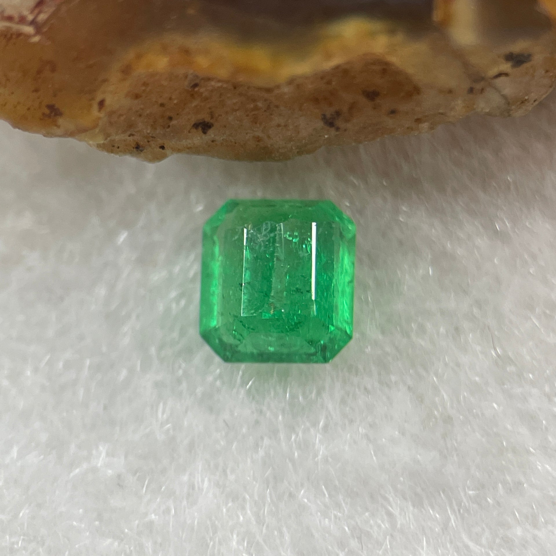 Natural Colombia Green Emerald (Beryl) Cut-Cornered Rectangular step cut 0.60ct 5.5 by 5.0 by 2.9mm - Huangs Jadeite and Jewelry Pte Ltd