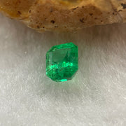 Natural Colombia Green Emerald (Beryl) Cut-Cornered Rectangular step cut 0.68ct 5.6 by 4.8 by 3.6mm - Huangs Jadeite and Jewelry Pte Ltd