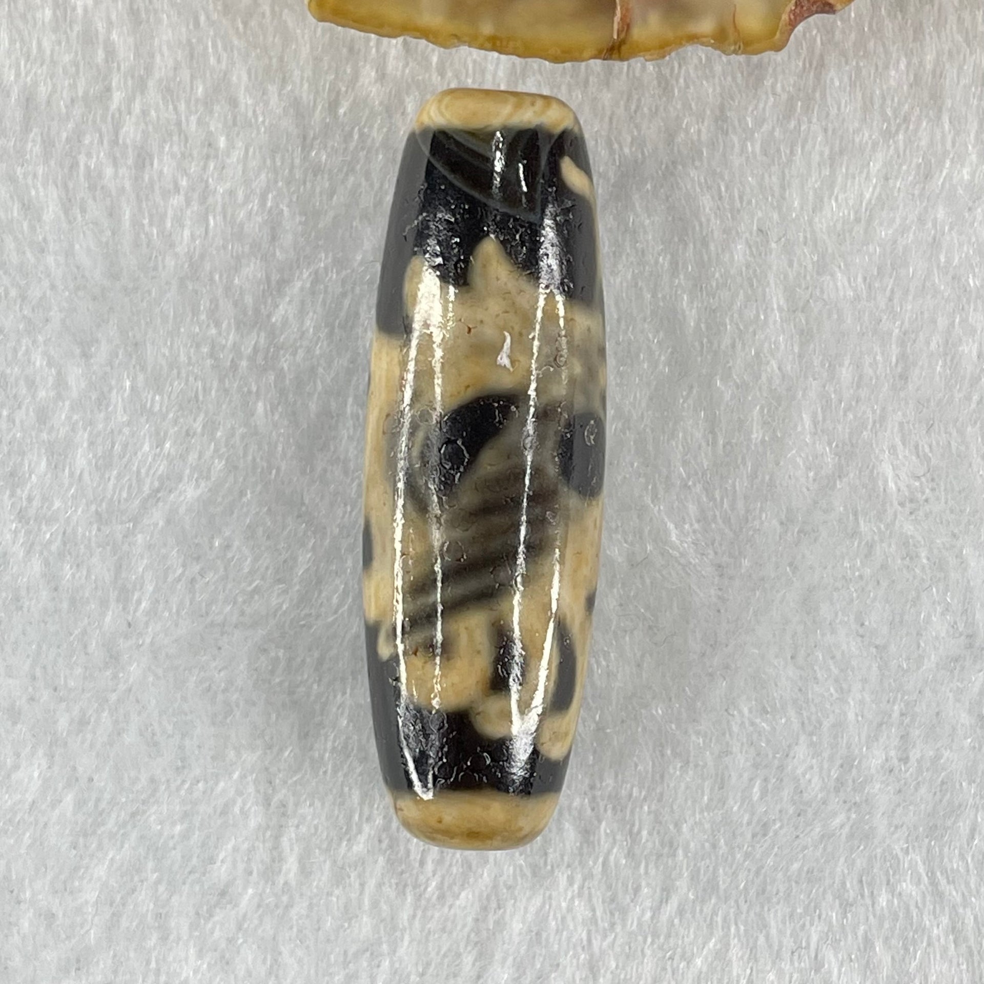 Natural Powerful Tibetan Old Oily Agate Phoenix Dzi Bead Heavenly Master (Tian Zhu) 凤凰天珠 9.57g 39.0 by 12.6mm - Huangs Jadeite and Jewelry Pte Ltd