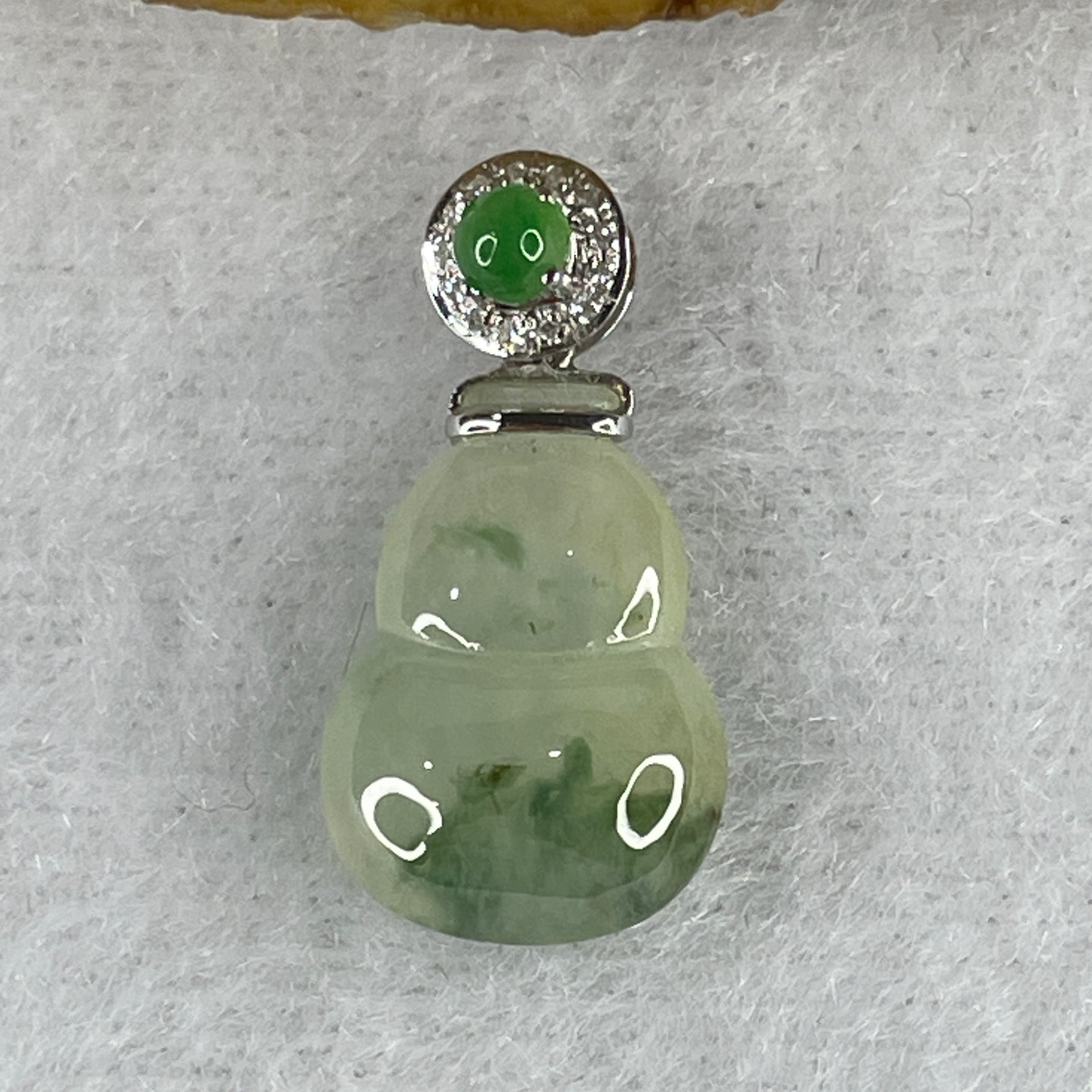 Certified Type A 18k White Gold Icy Green Piao Hua Hulu Jade Jadeite 2.00g 23.9 by 11.7 by 5.1mm - Huangs Jadeite and Jewelry Pte Ltd