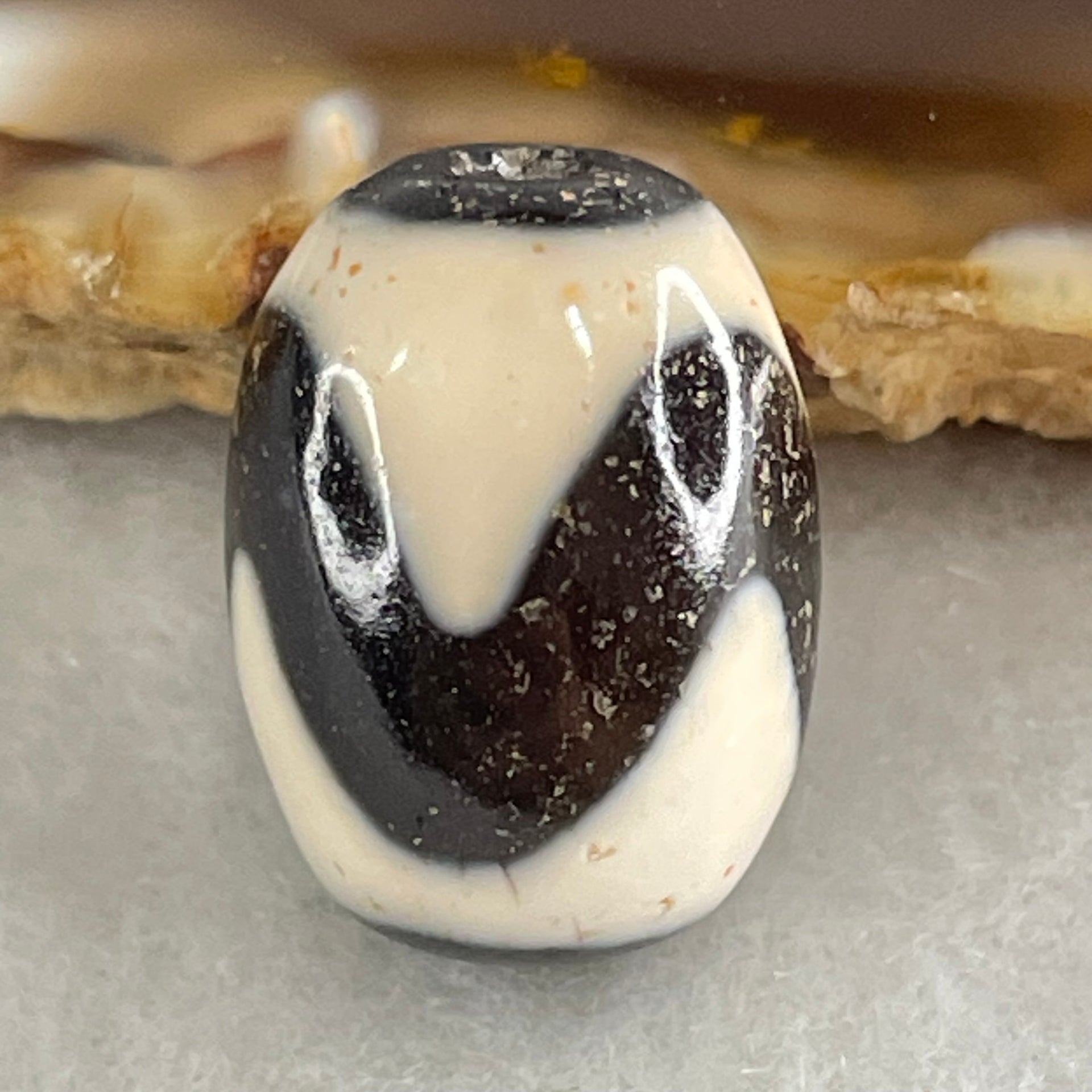 Natural Powerful Tibetan Old Oily Agate Tiger Tooth Daluo Dzi Bead Heavenly Master (Tian Zhu) 虎呀天诛 4.05g 17.3 by 12.7mm - Huangs Jadeite and Jewelry Pte Ltd