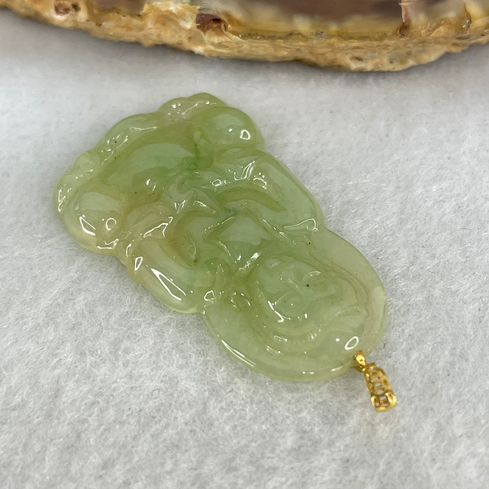 18K Yellow Gold Type A Icy Light Green Jadeite Guan Yin Pendant 4.00g 33.8 by 21.1 by 3.5mm - Huangs Jadeite and Jewelry Pte Ltd