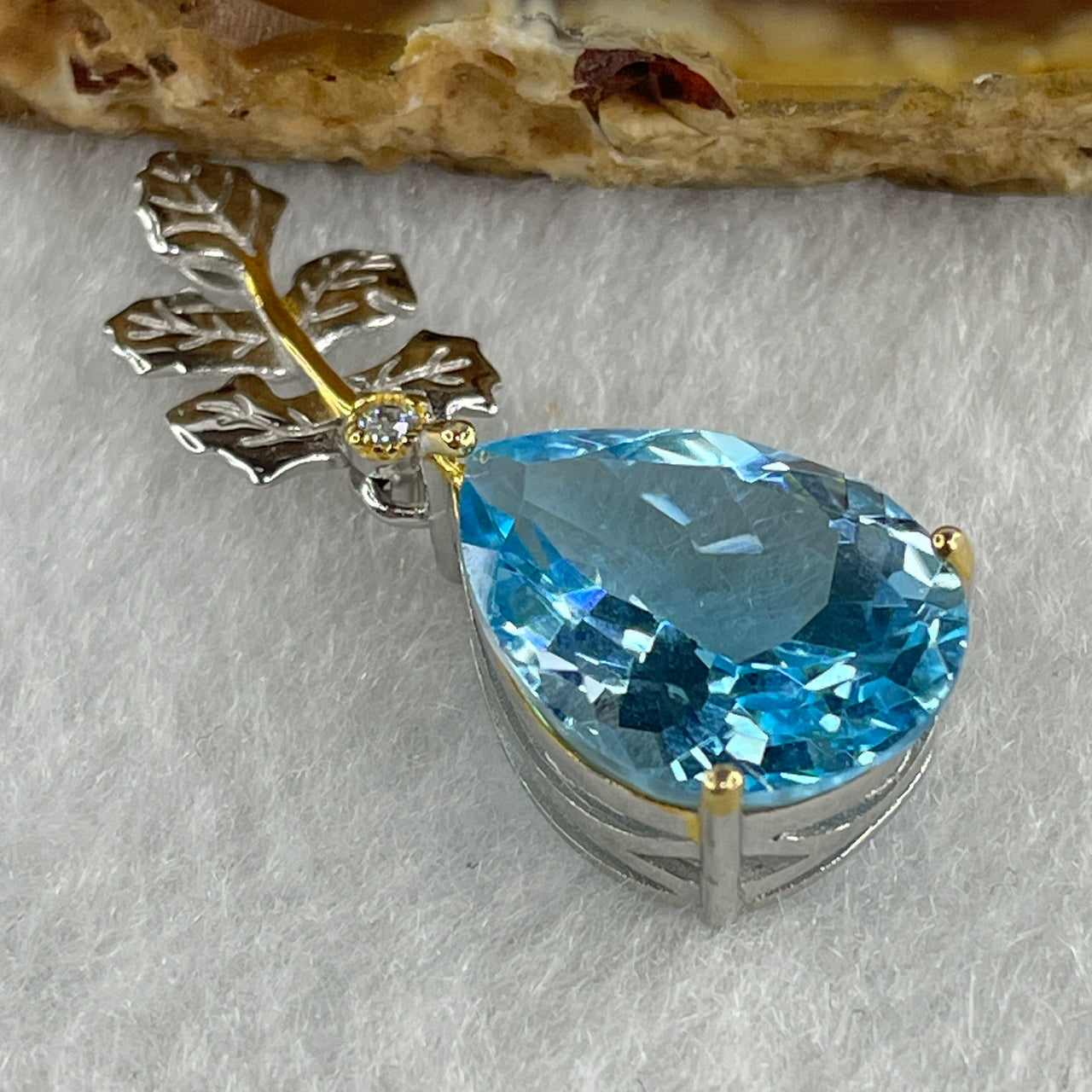 Certified Natural Blue Topaz Faceted Tear Drop Pendant in S925 Sliver with Leaf Charm 4.20g 15.4 by 12.1 by 7.5mm