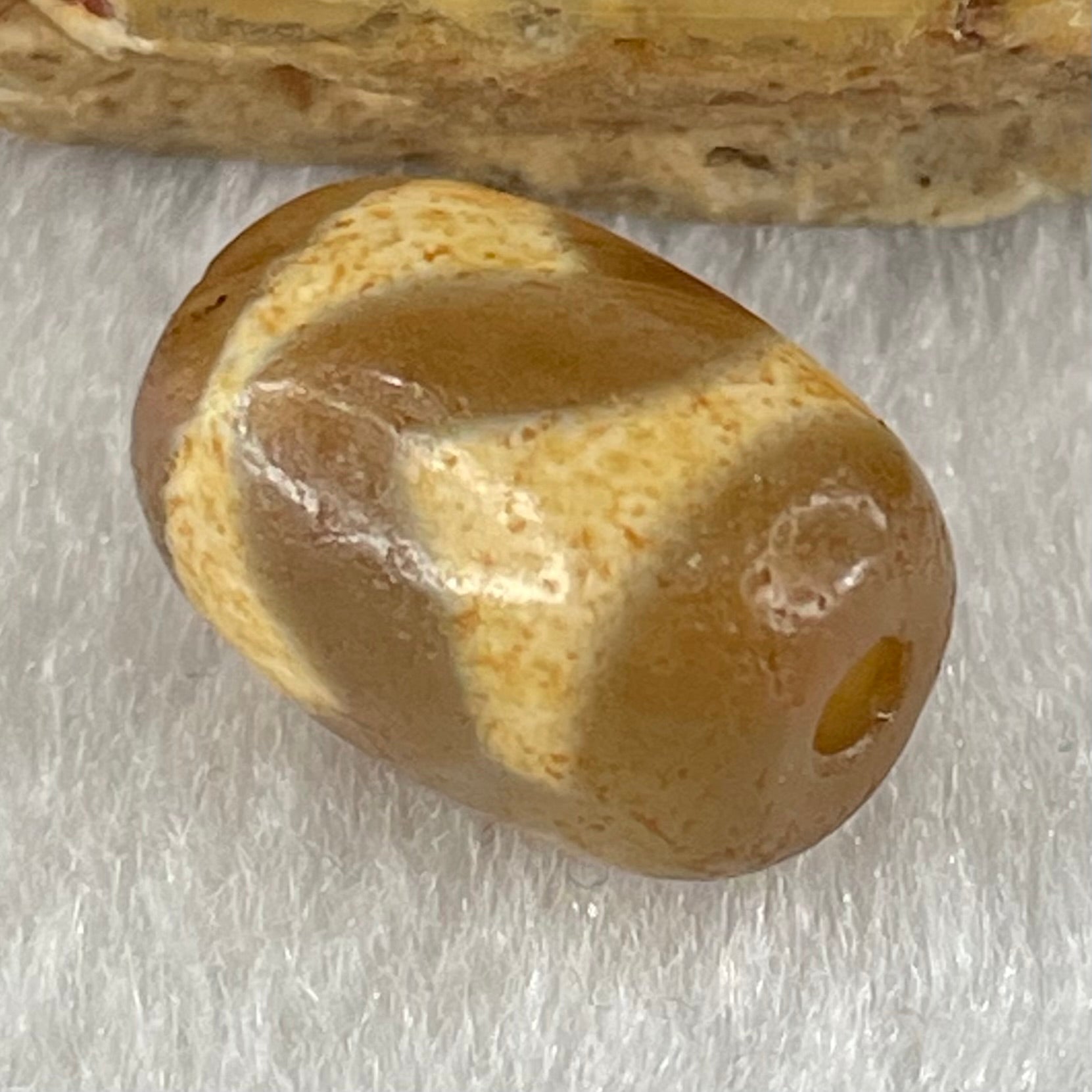 Natural Powerful Tibetan Old Oily Agate Tiger Tooth Daluo Dzi Bead Heavenly Master (Tian Zhu) 虎呀天诛 2.15g 14.1 by 10.2mm - Huangs Jadeite and Jewelry Pte Ltd