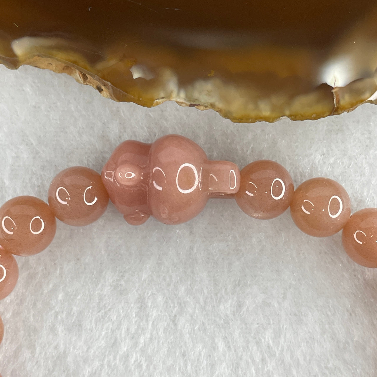 Natural Moonstone Bead Bracelet with Hand-Carved Agate 19.3 by 14.3 by 2.7mm Rabbit Charm | Ethereal Luminous Gemstone Stretch Bracelet (19.97g | 16cm | 8.4mm Beads | 21 Beads)