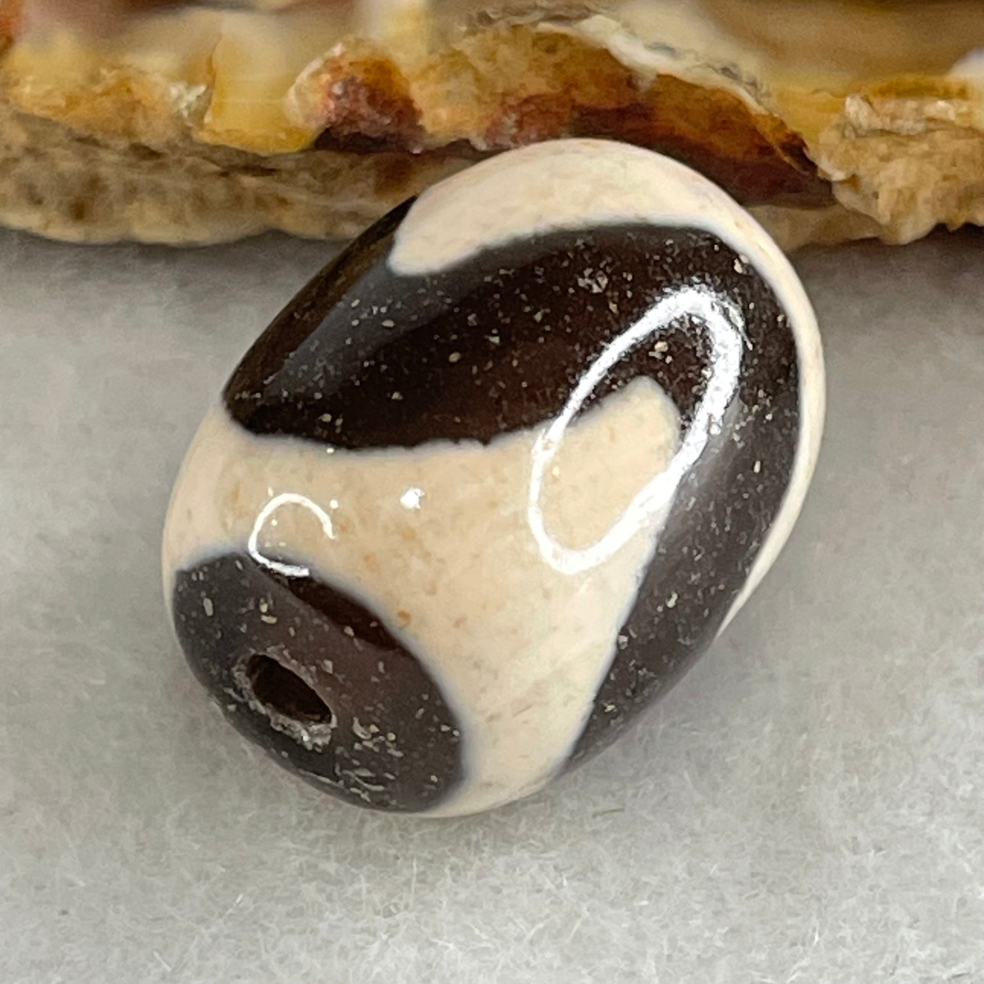 Natural Powerful Tibetan Old Oily Agate Tiger Tooth Daluo Dzi Bead Heavenly Master (Tian Zhu) 虎呀天诛 4.83g 17.5 by 13.3mm - Huangs Jadeite and Jewelry Pte Ltd