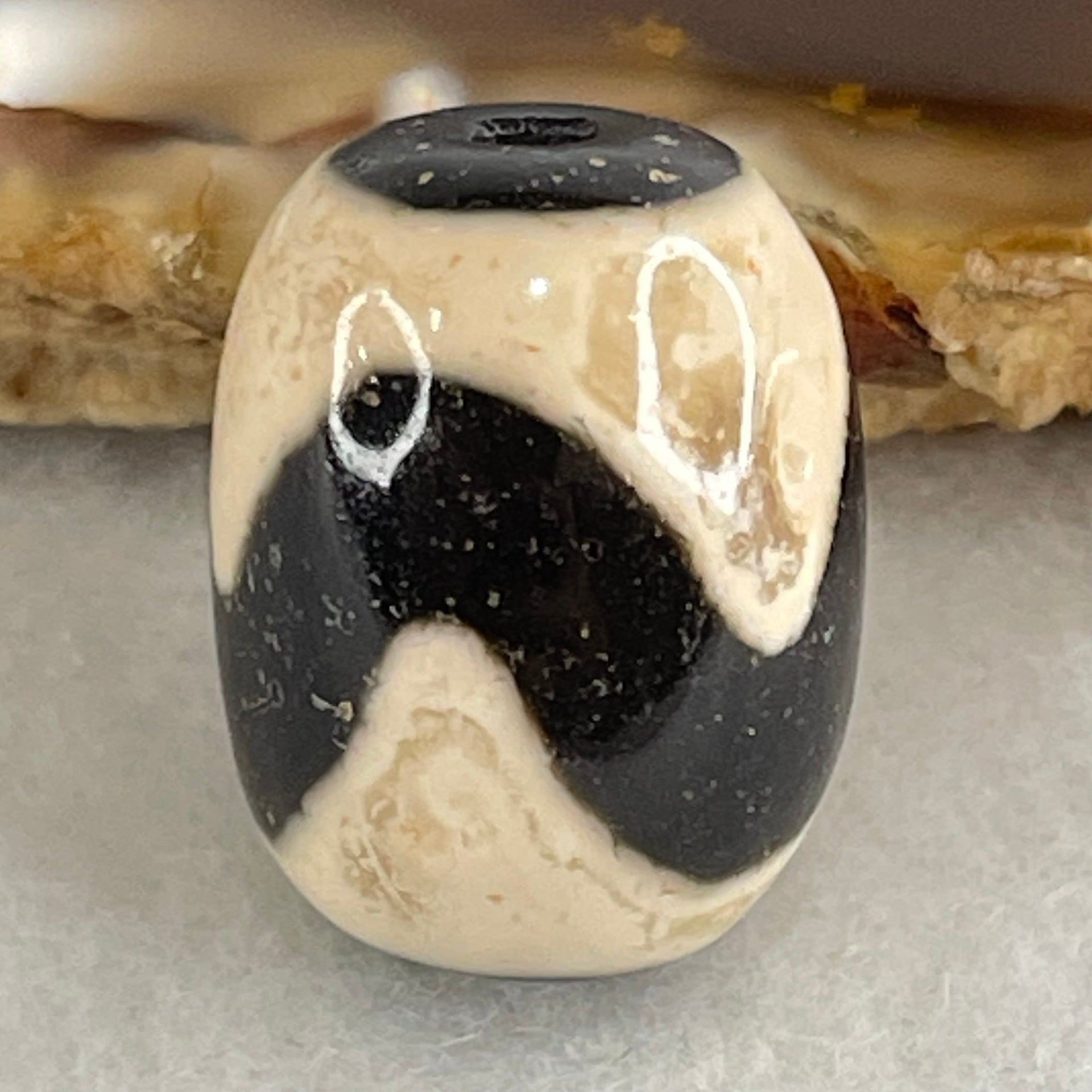 Natural Powerful Tibetan Old Oily Agate Tiger Tooth Daluo Dzi Bead Heavenly Master (Tian Zhu) 虎呀天诛 4.66g 17.5 by 13.2mm - Huangs Jadeite and Jewelry Pte Ltd