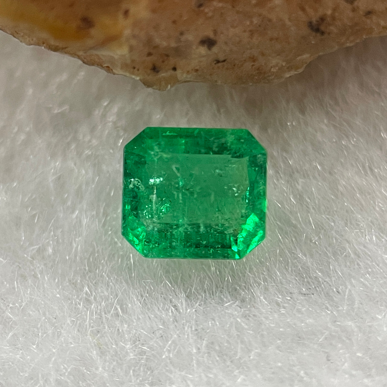 Natural Colombia Green Emerald (Beryl) Cut-Cornered Rectangular step cut 0.60ct 5.5 by 5.0 by 2.9mm - Huangs Jadeite and Jewelry Pte Ltd