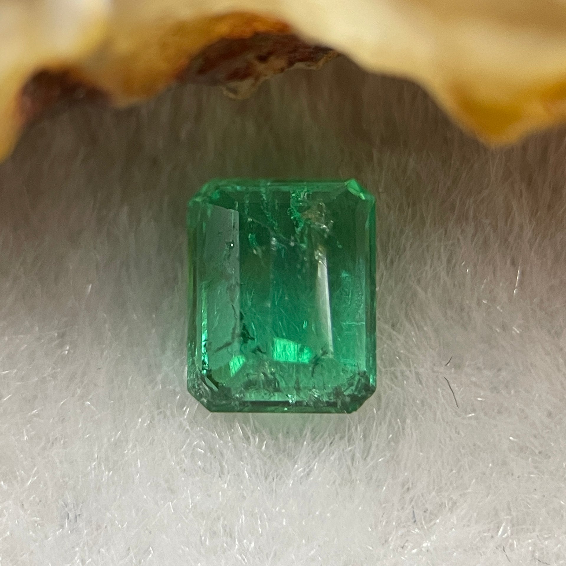 Natural Colombia Green Emerald (Beryl) Cut-Cornered Rectangular step cut 1.06ct 6.8 by 5.4 by 3.4mm - Huangs Jadeite and Jewelry Pte Ltd