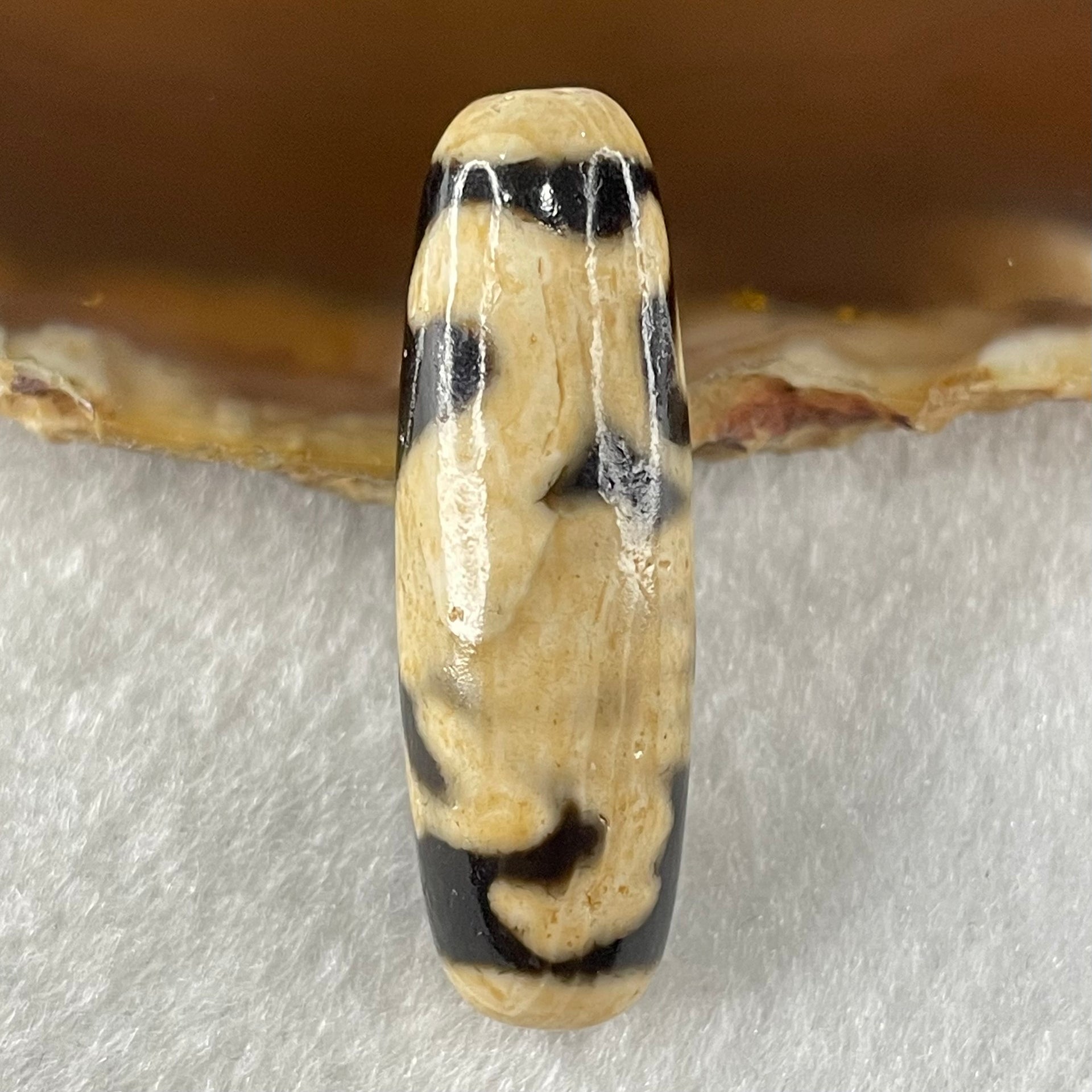 Natural Powerful Tibetan Old Oily Agate Dzi Bead Heavenly Master (Tian Zhu) 天珠 8.88g 38.2 by 12.3mm - Huangs Jadeite and Jewelry Pte Ltd